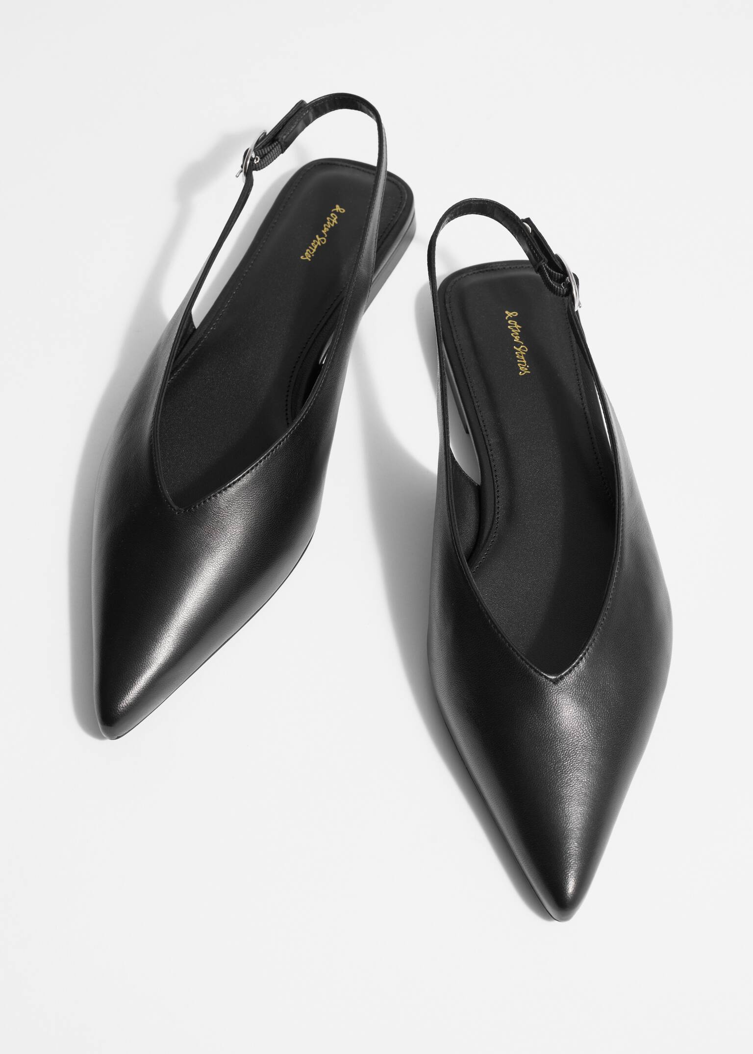 Spitz zulaufende Pumps mit Fersenriemen - Schwarz - 2