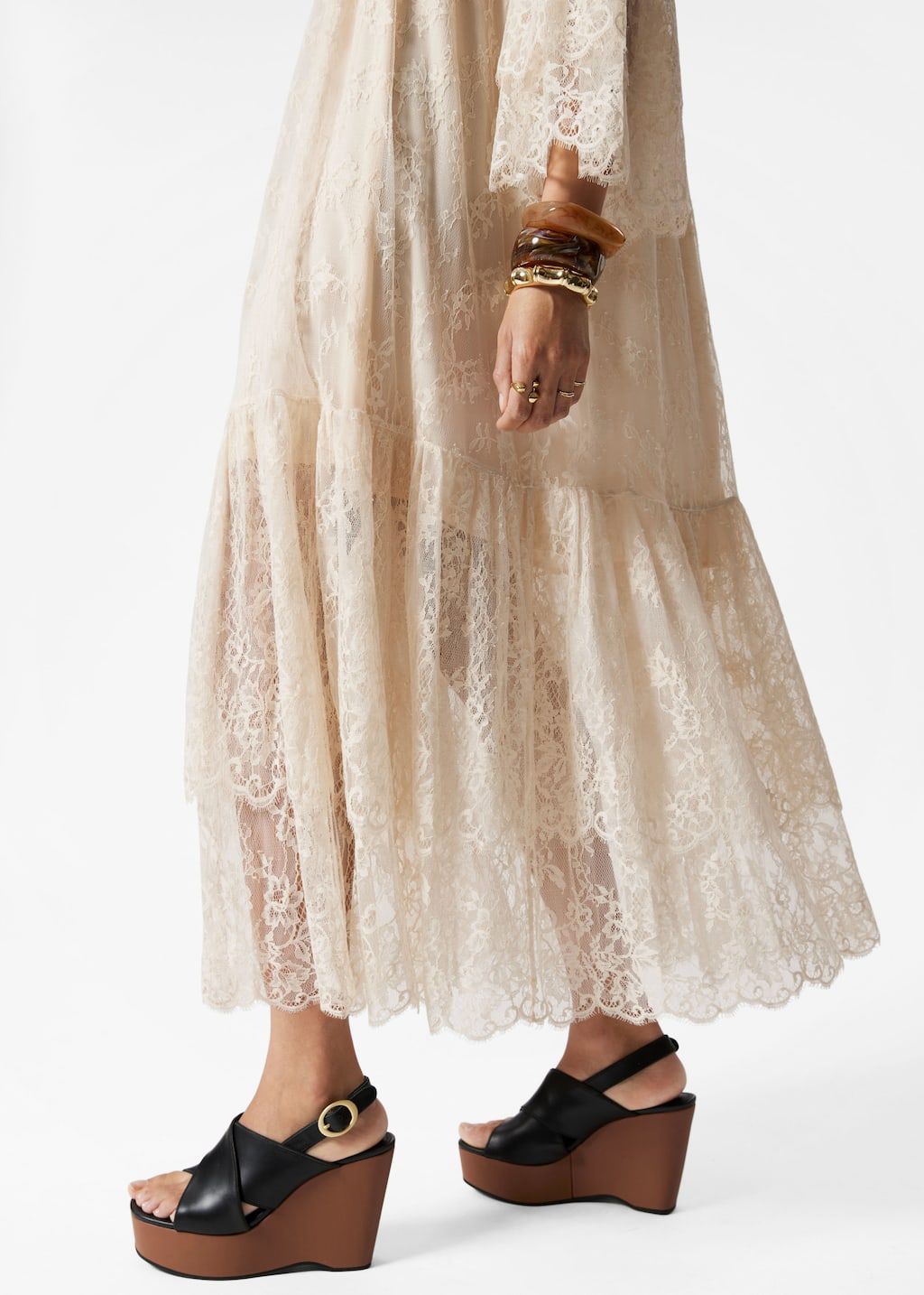 Robe longue en dentelle volantée - Couleur crème - Lookbook