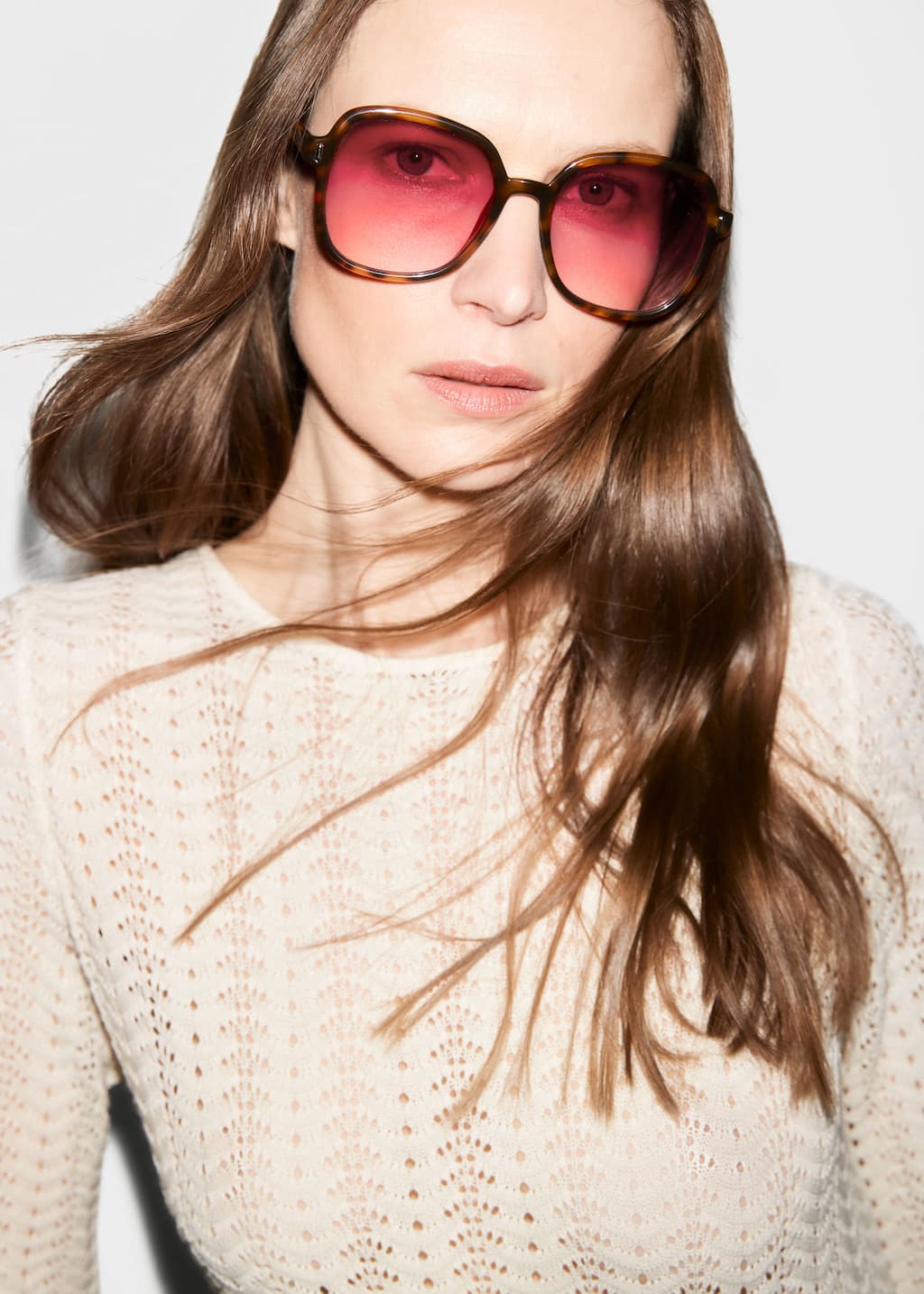 Duże okulary przeciwsłoneczne z wąskimi oprawkami – Szylkretowy – Lookbook
