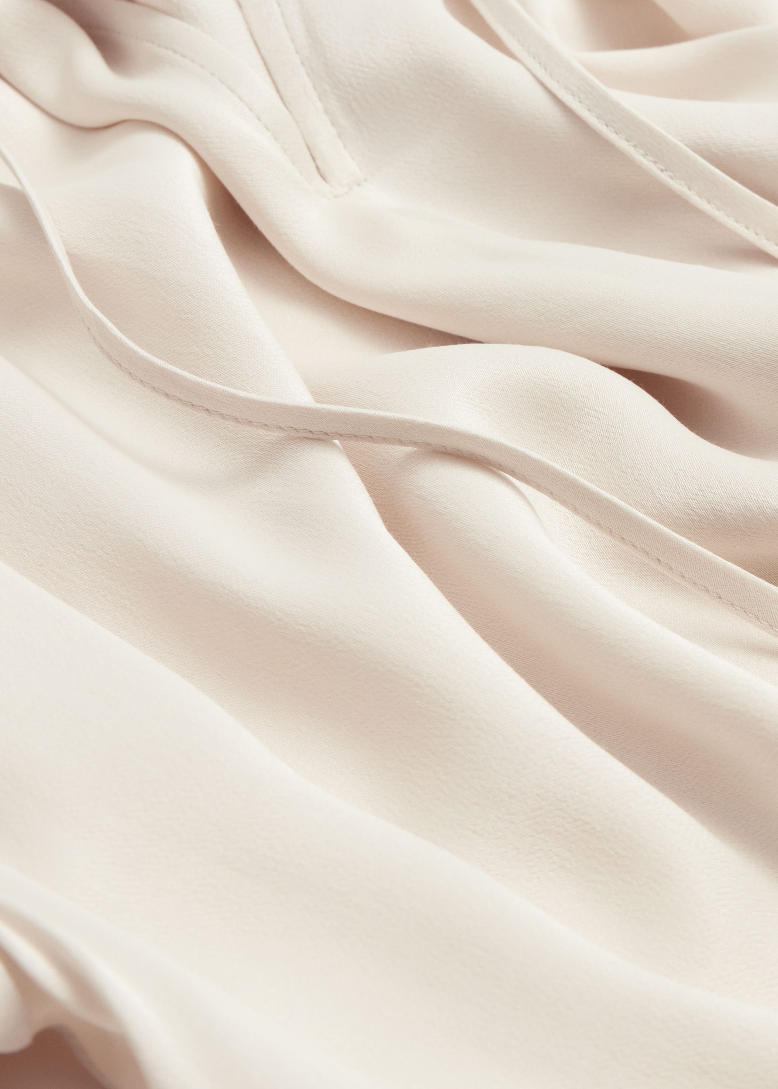 Gerüschte Bluse mit Bindedetail - {{variantName}} - Beschreibendes Detail