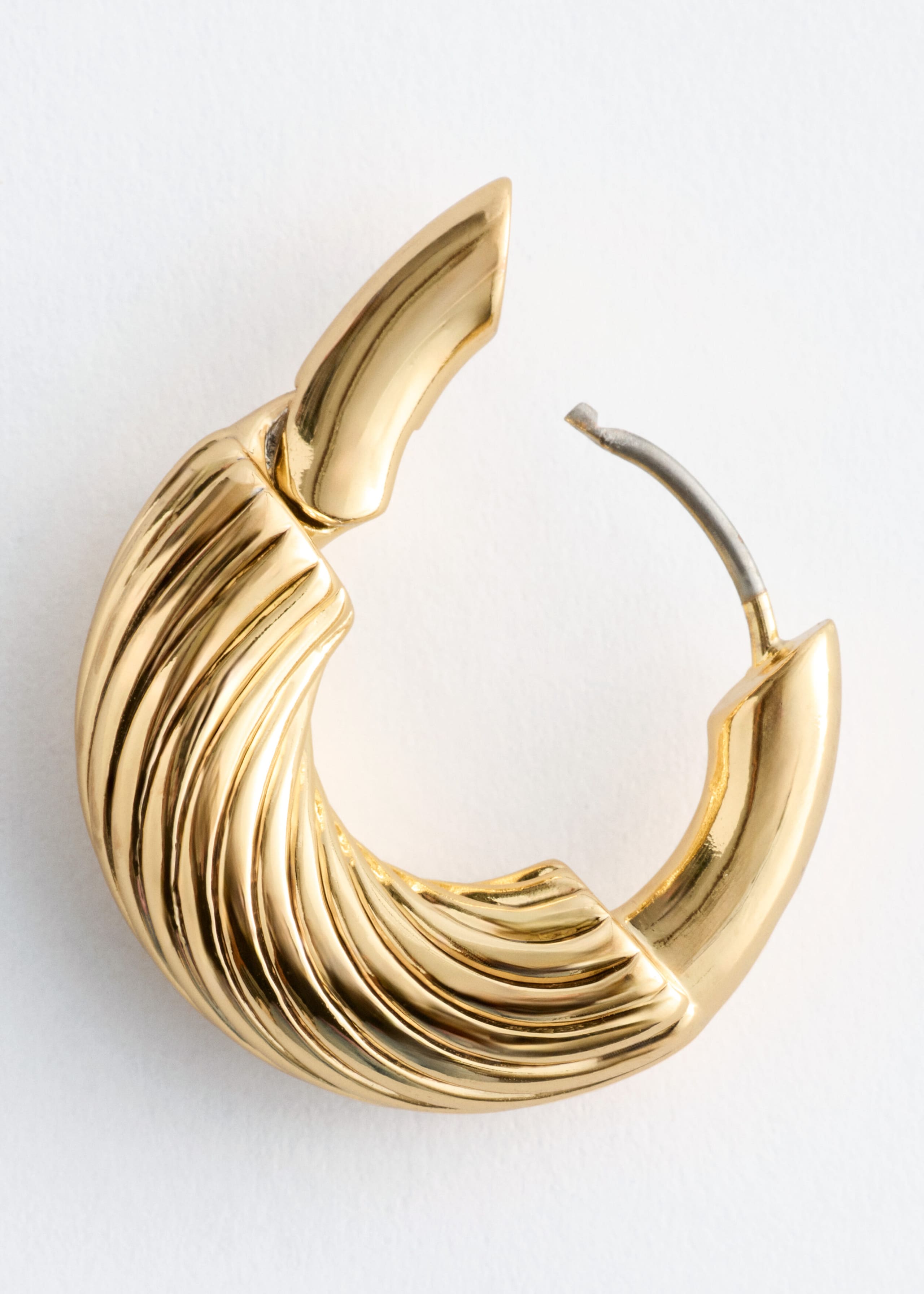 Prążkowane kolczyki koła – Silver – Martwa natura