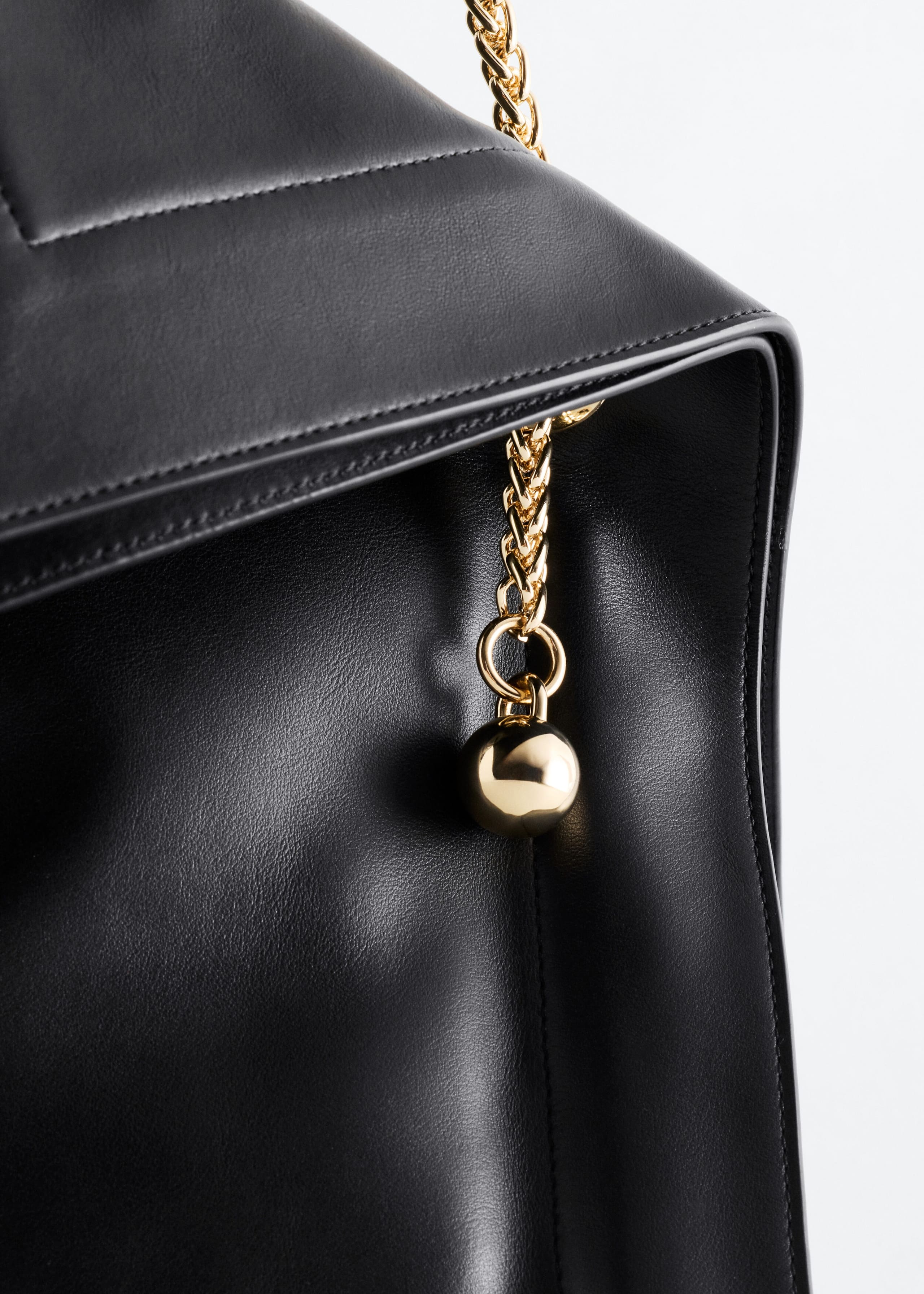 Slouchy Grain Leather Bag - {{variantName}} - Descriptive Detail