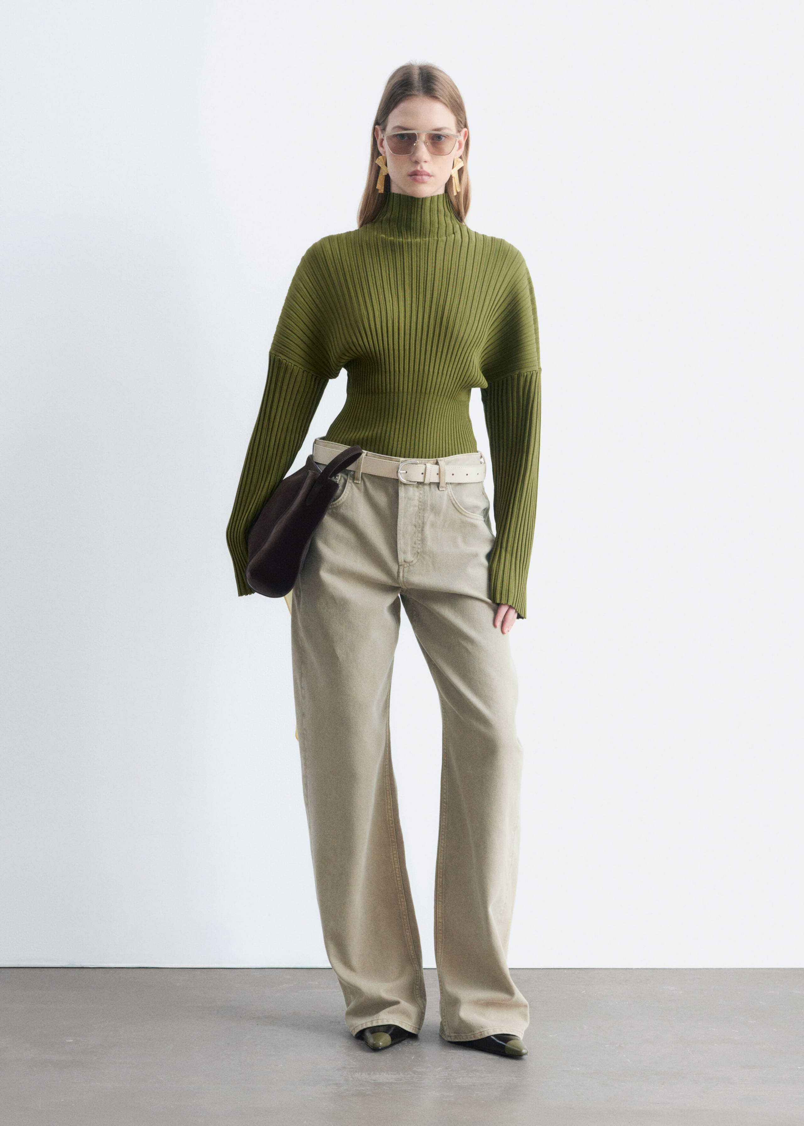 Maglione a coste con collo a lupetto - Verde - Lookbook