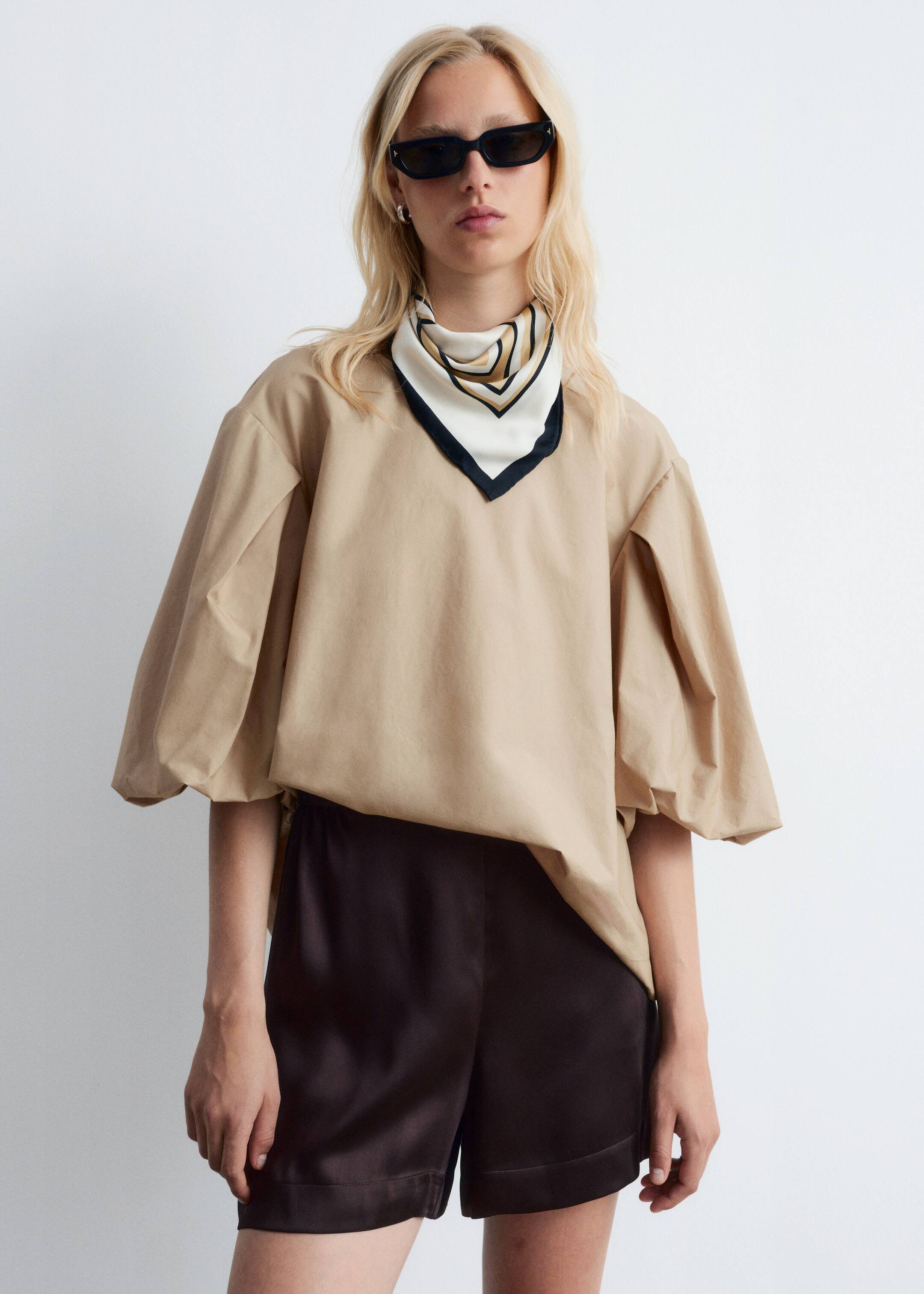 Ver imagen más grande: Blusa con voluminosas mangas abullonadas - Beige - MUJER | H&M ES 2