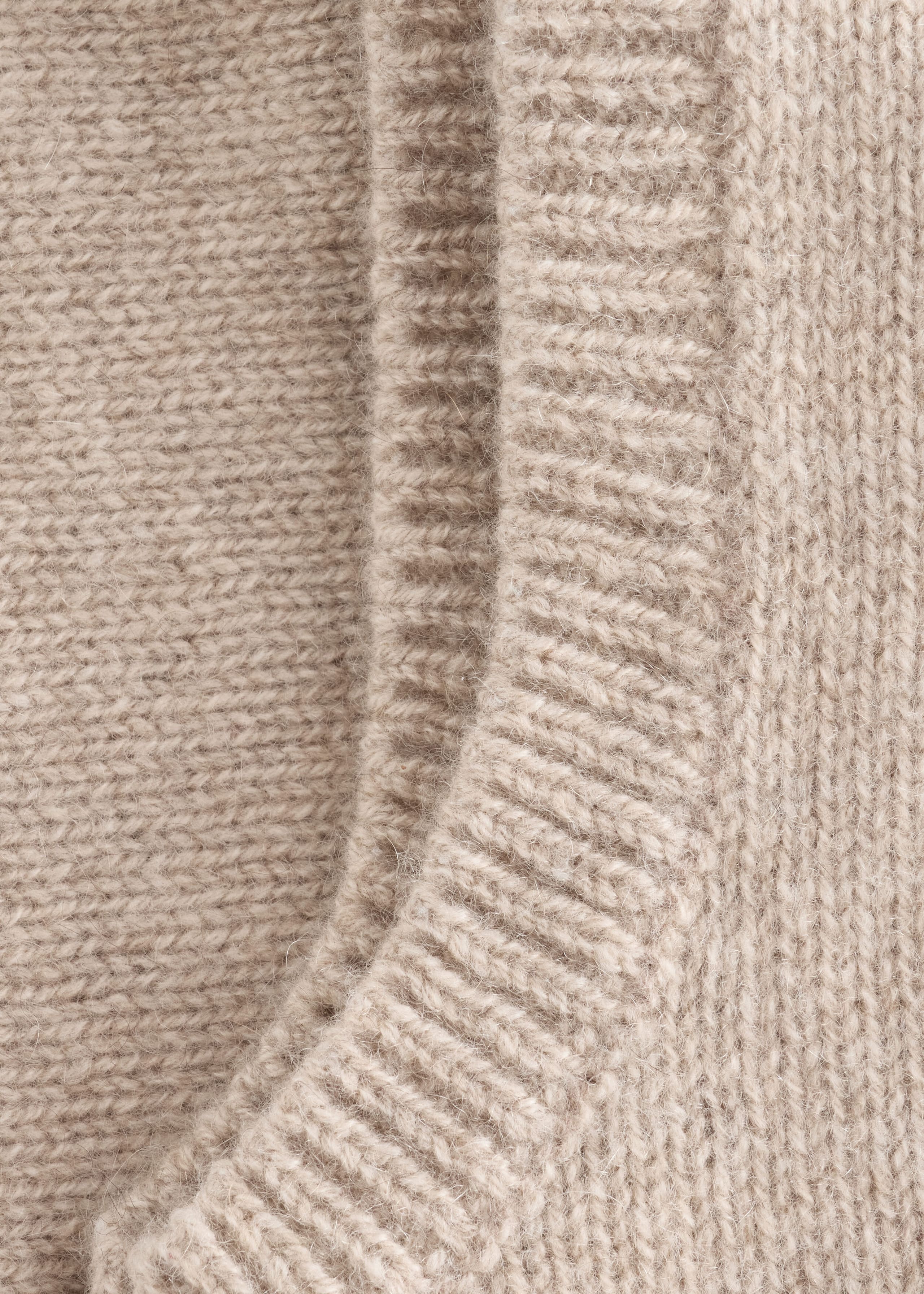 Cappuccio aderente in cashmere - {{variantName}} - Descrizione dettagliata