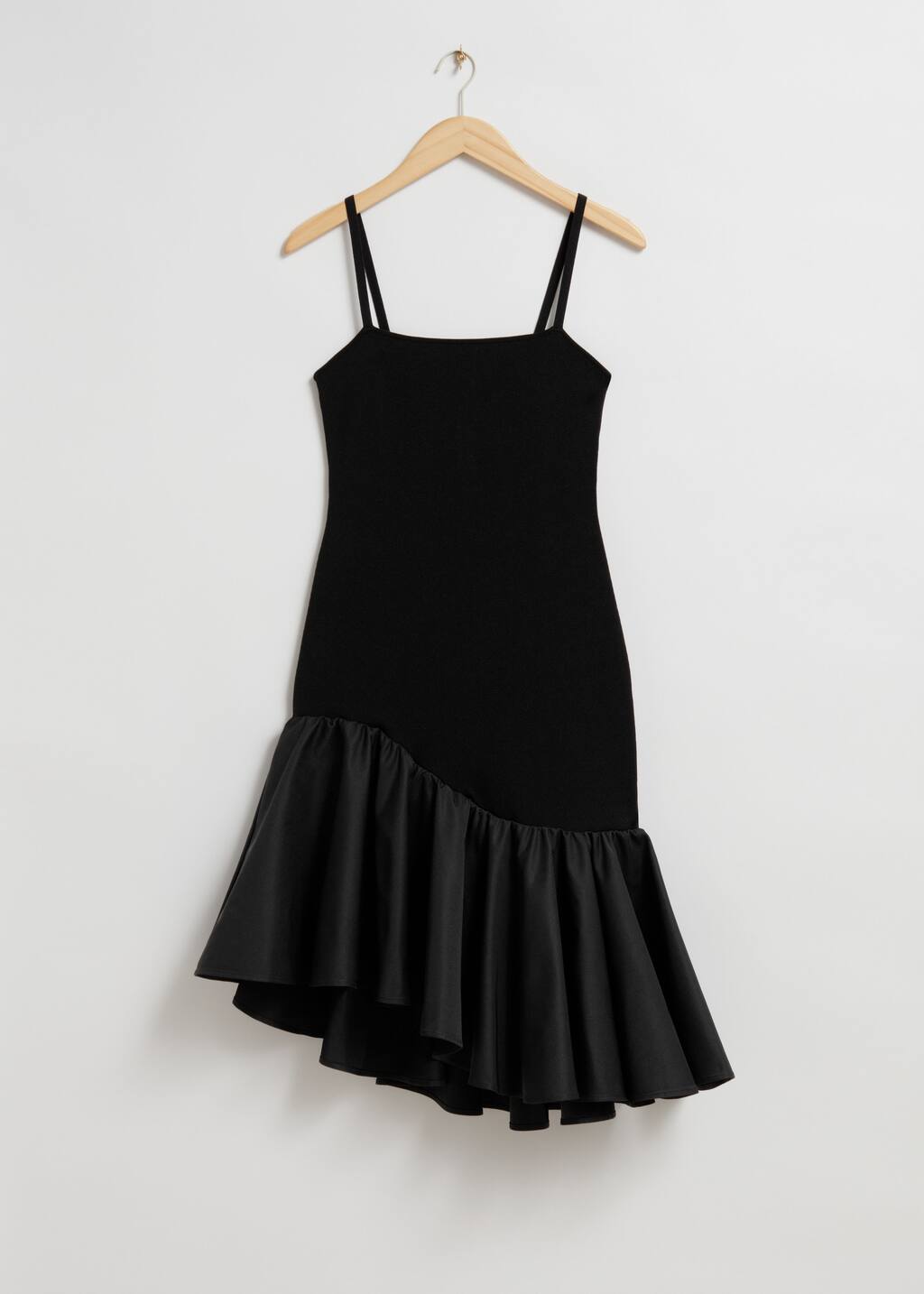 Vestido midi con volante voluminoso - Negro - Bodegón