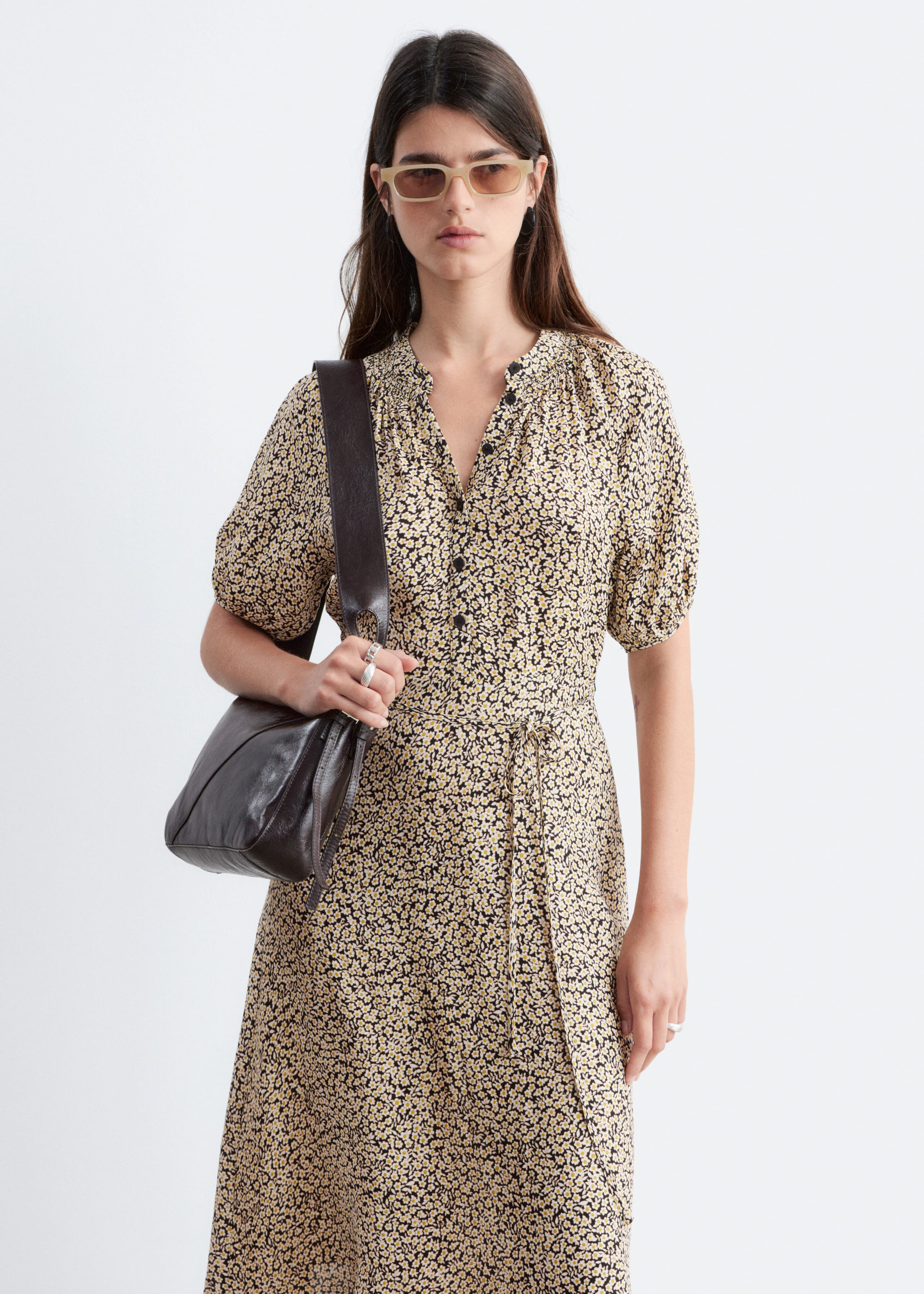 Sukienka midi z wiązaniem w talii – Niebieski/Kwiaty – Lookbook