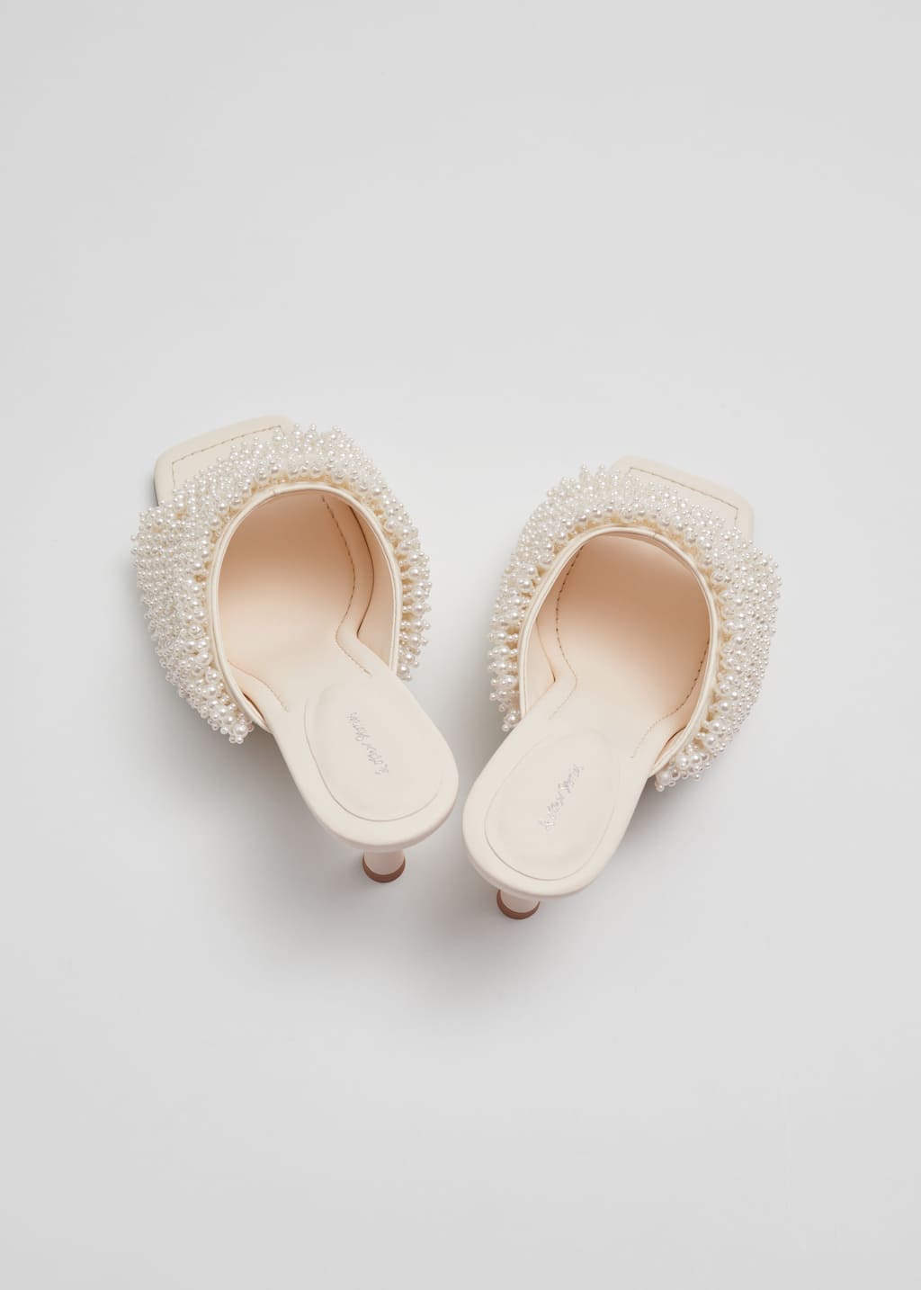 Mules en cuir ornées de nacre - {{variantName}} - Descriptive Detail