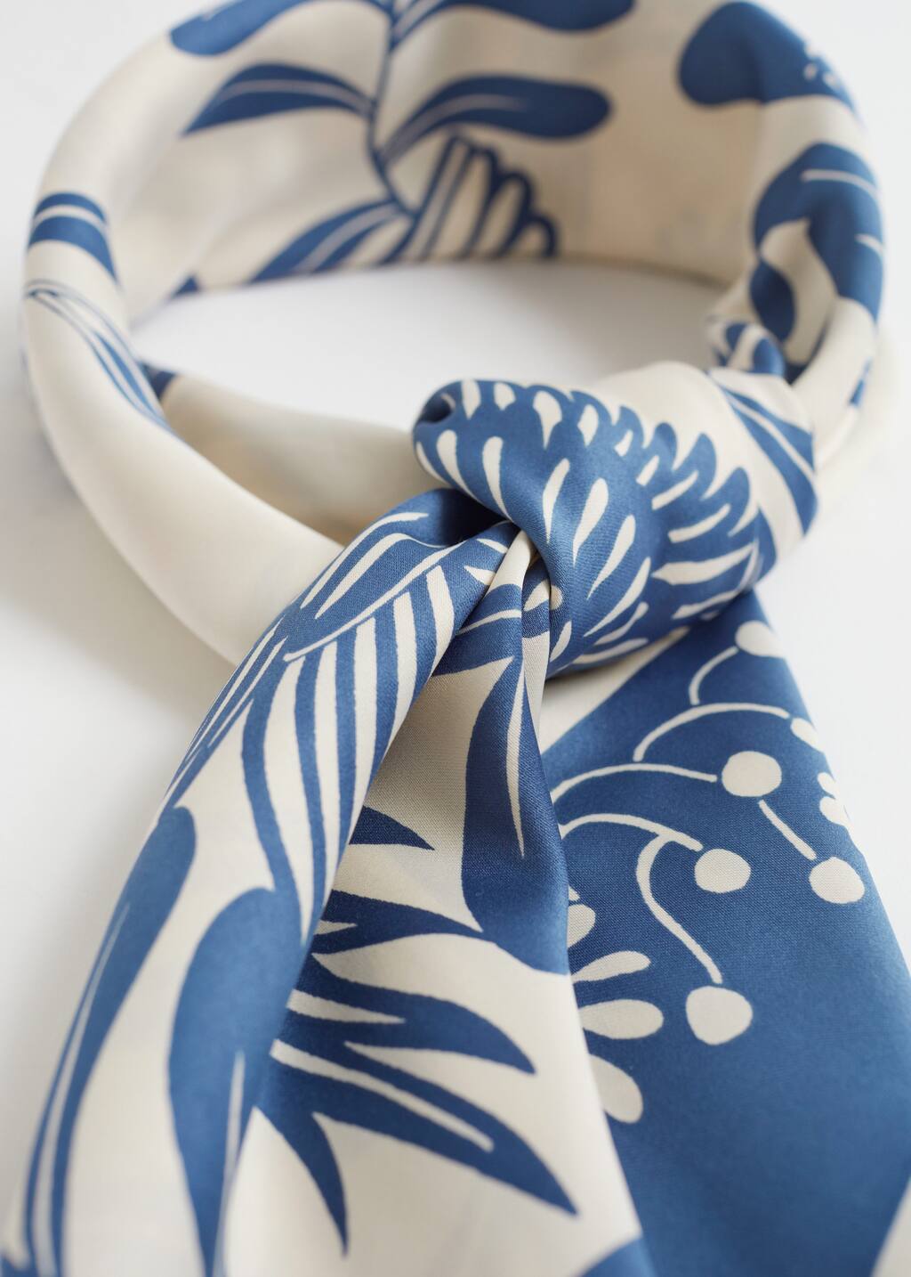 BirdieSquareScarf - {{variantName}} - Descrizione dettagliata