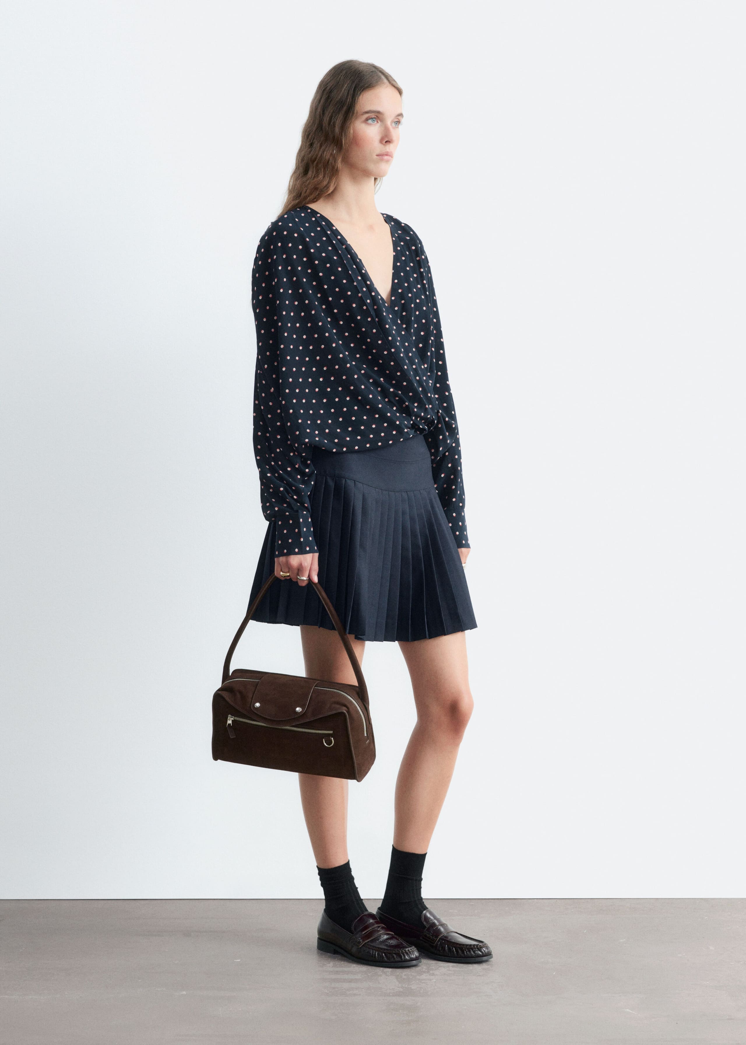 Blouse croisée devant - Bleu foncé/À pois - Lookbook