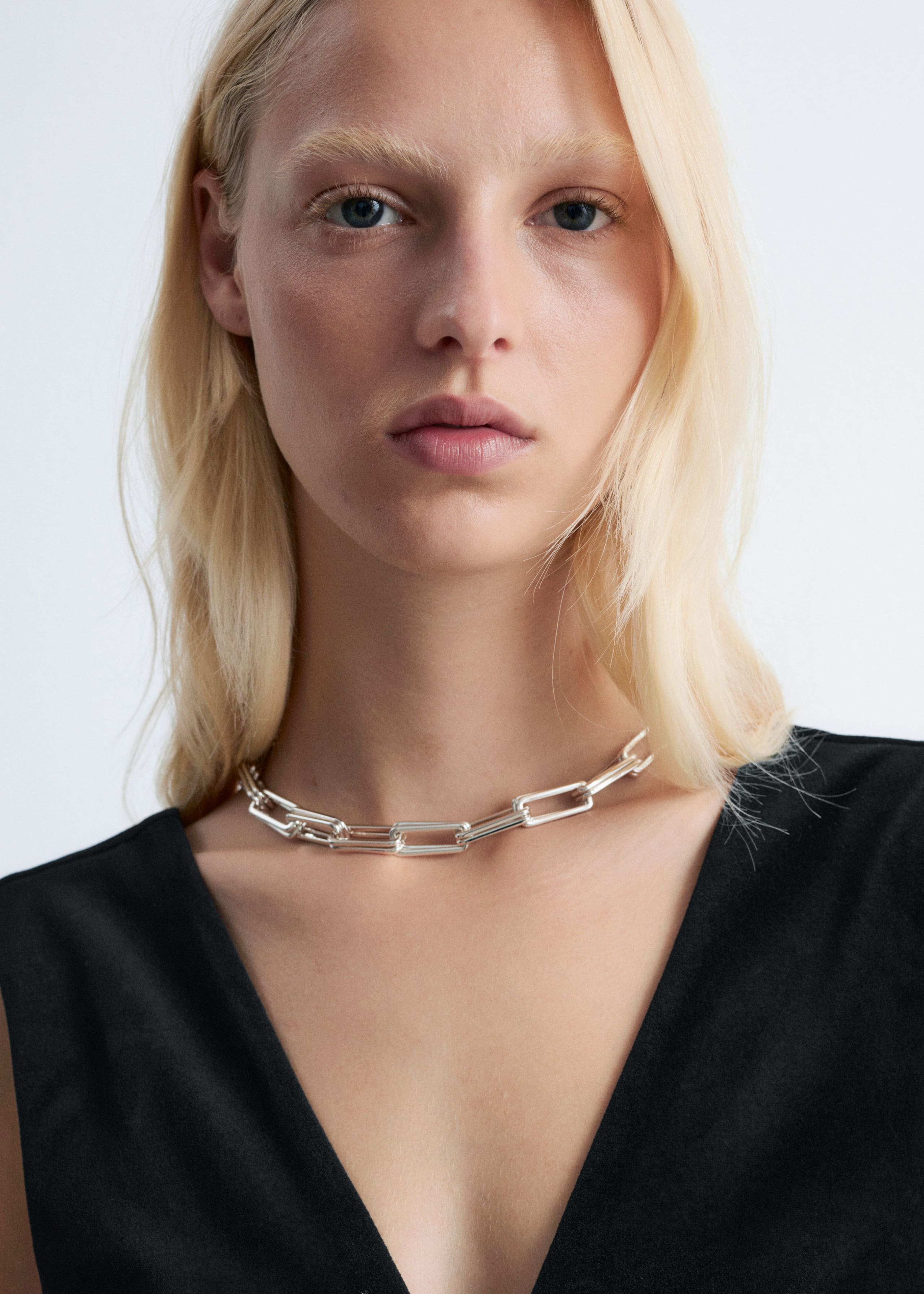 Image of Minikleid aus Samt mit V-Ausschnitt