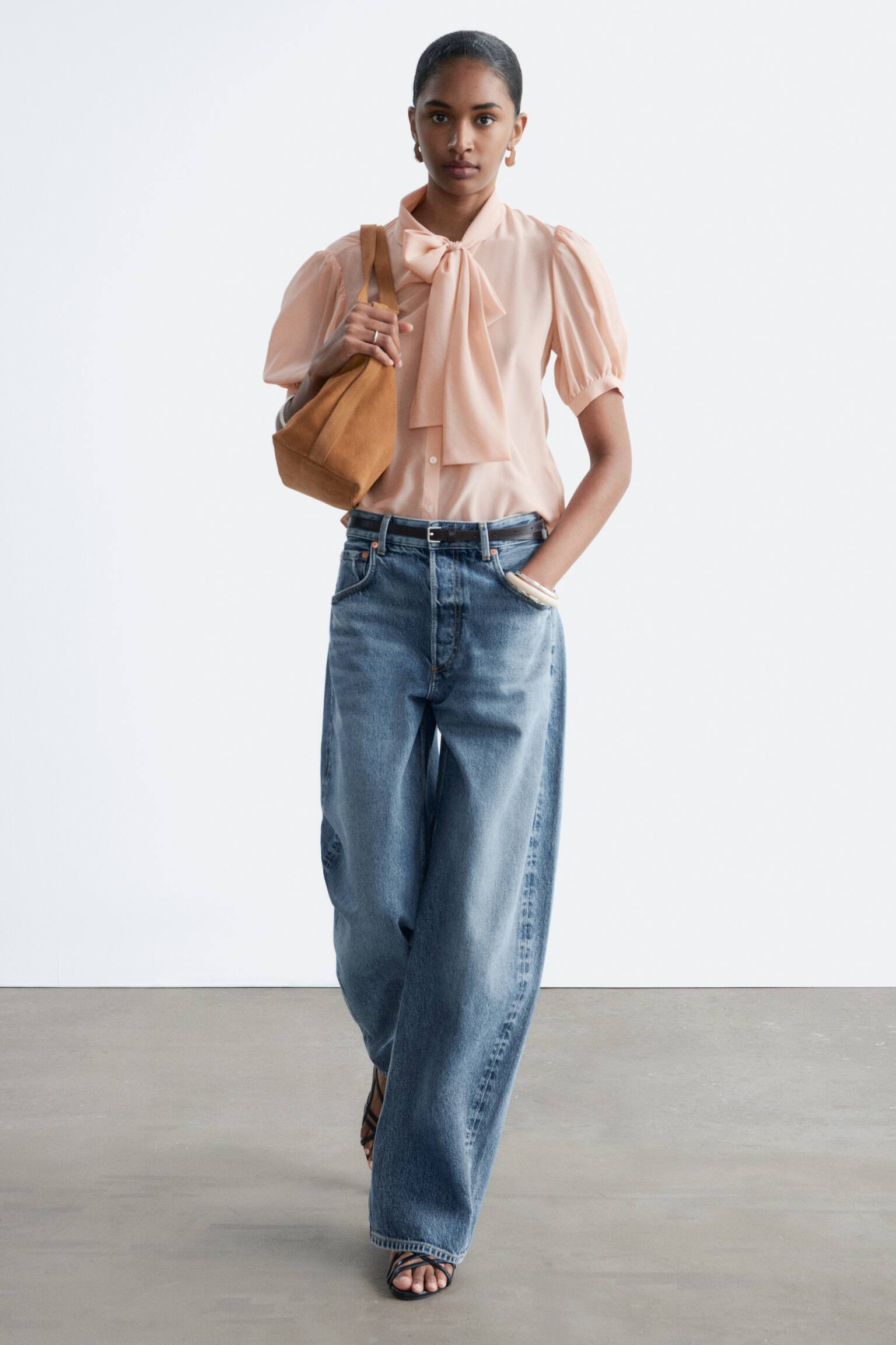 Blouse en soie à imprimés et nœud lavallière - Beige chaud - 7