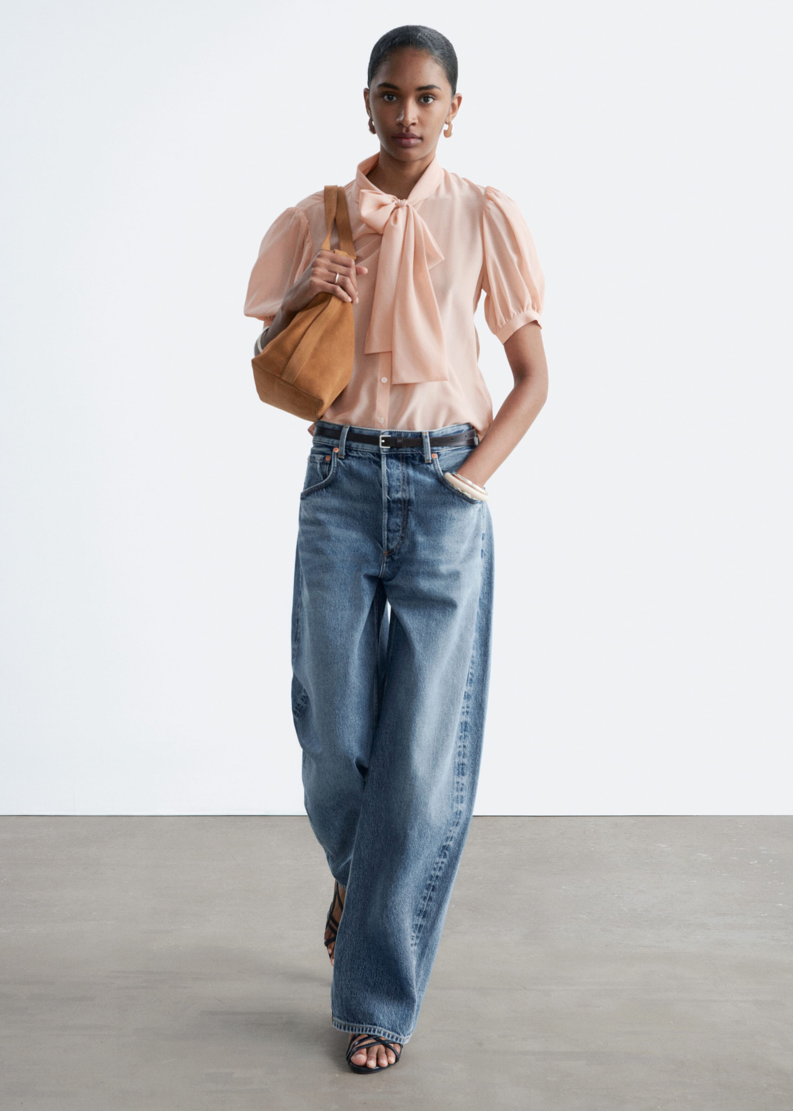 Image of Blouse en soie à imprimés et nœud lavallière