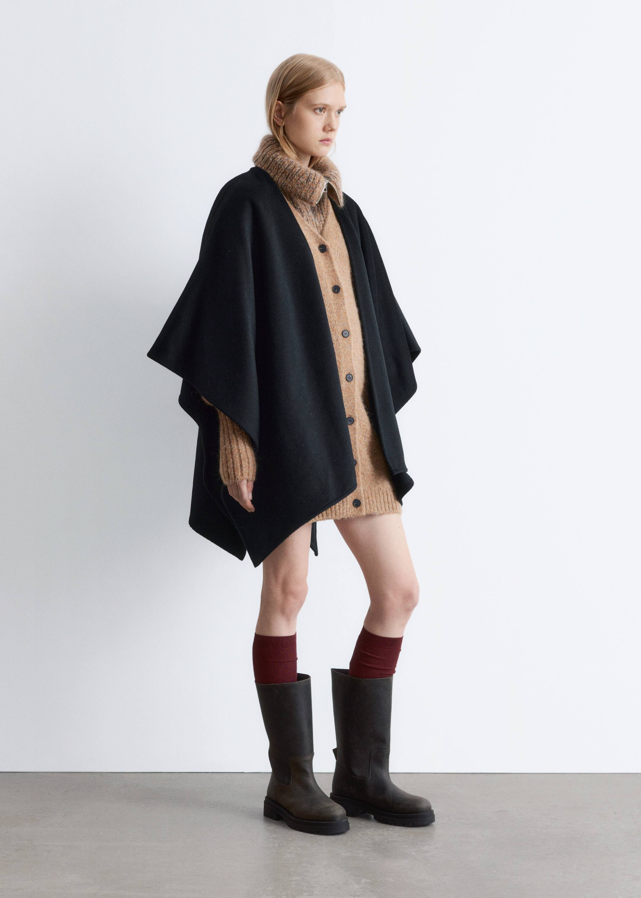 Visa större bild: Cape i ull - Svart - DAM | H&M FI 2