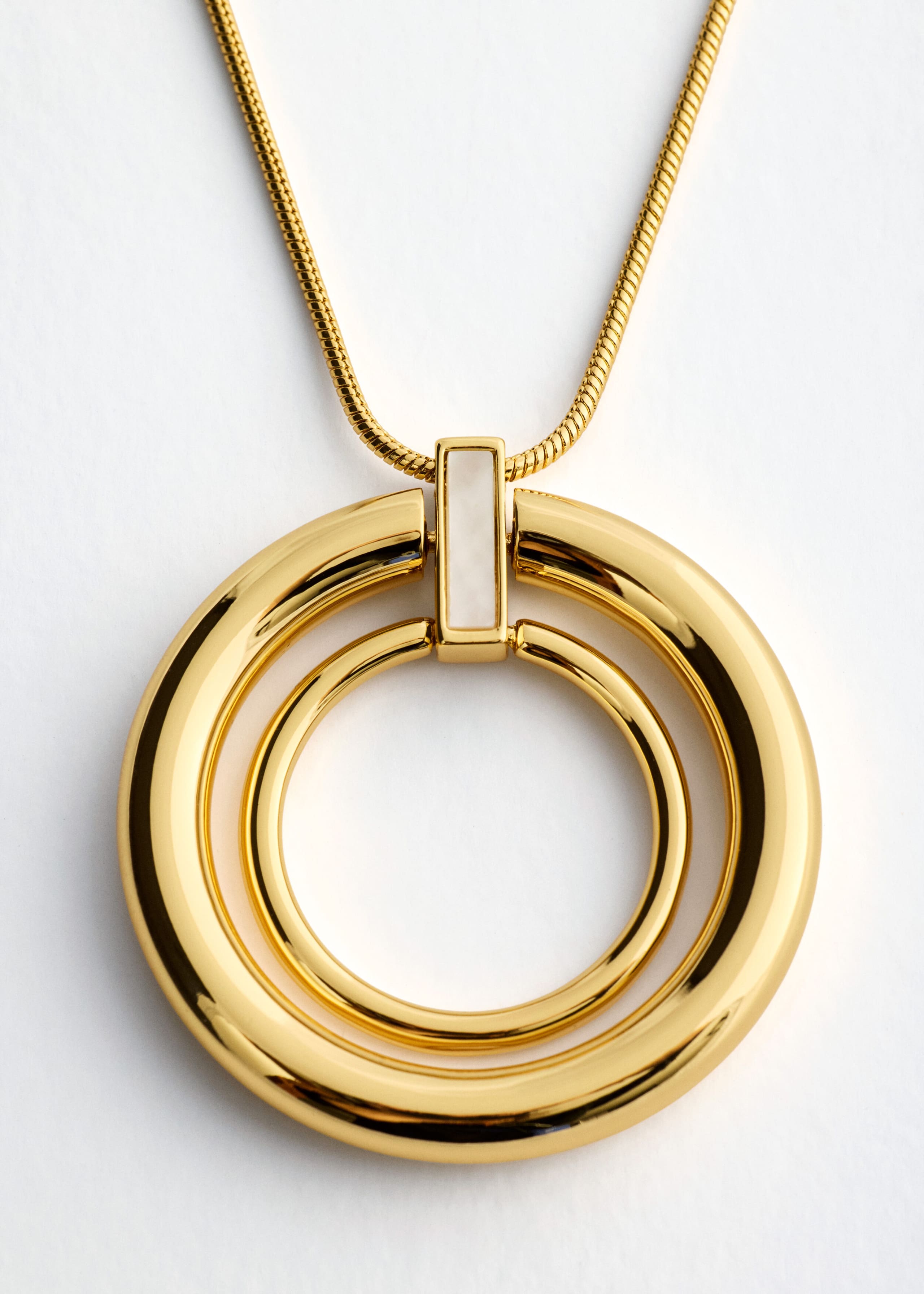 Double-Circle Pendant Necklace - {{variantName}} - Descriptive Detail