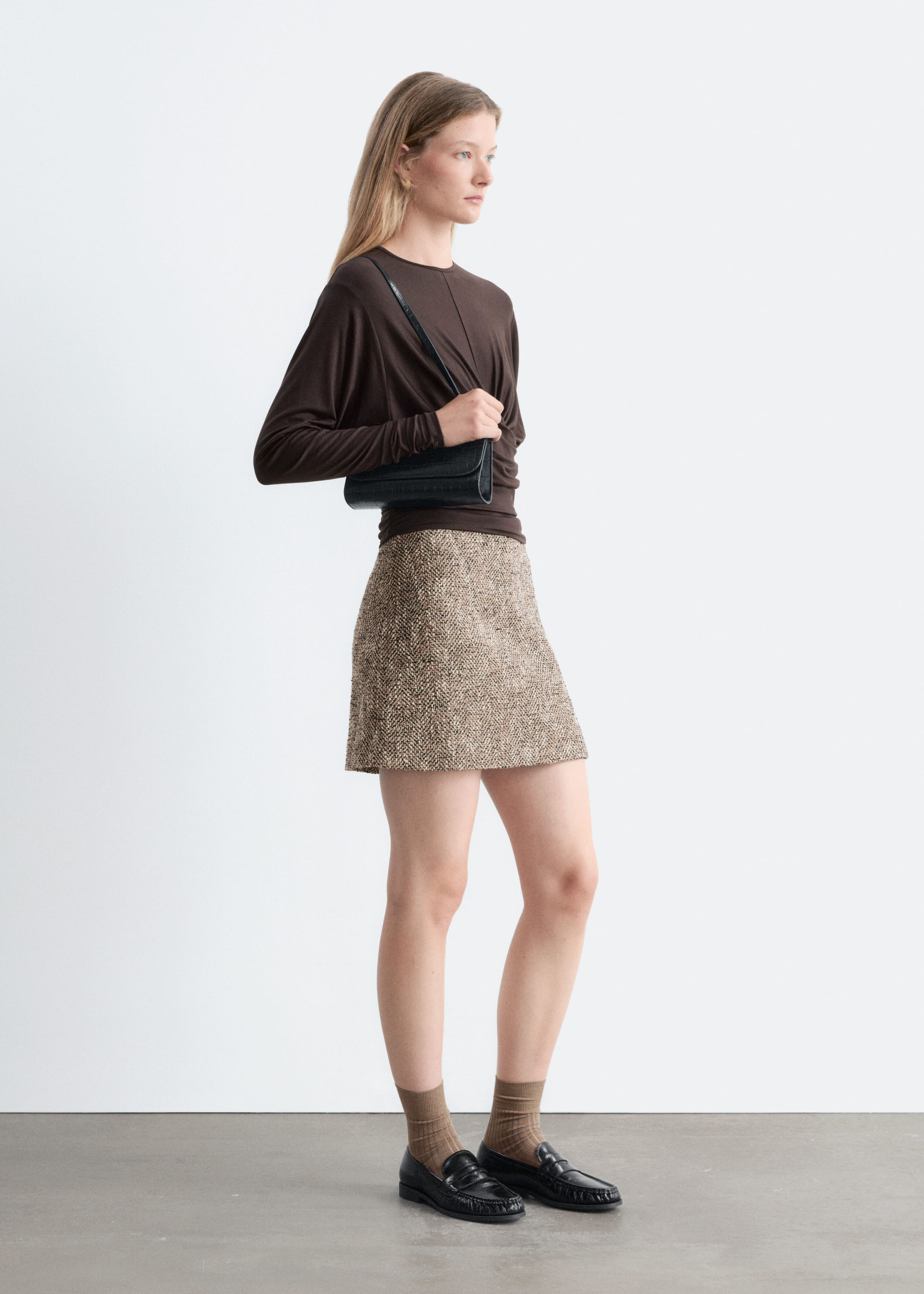 Jersey-Oberteil mit gedrehtem Detail vorne - Dunkelbraun - Lookbook