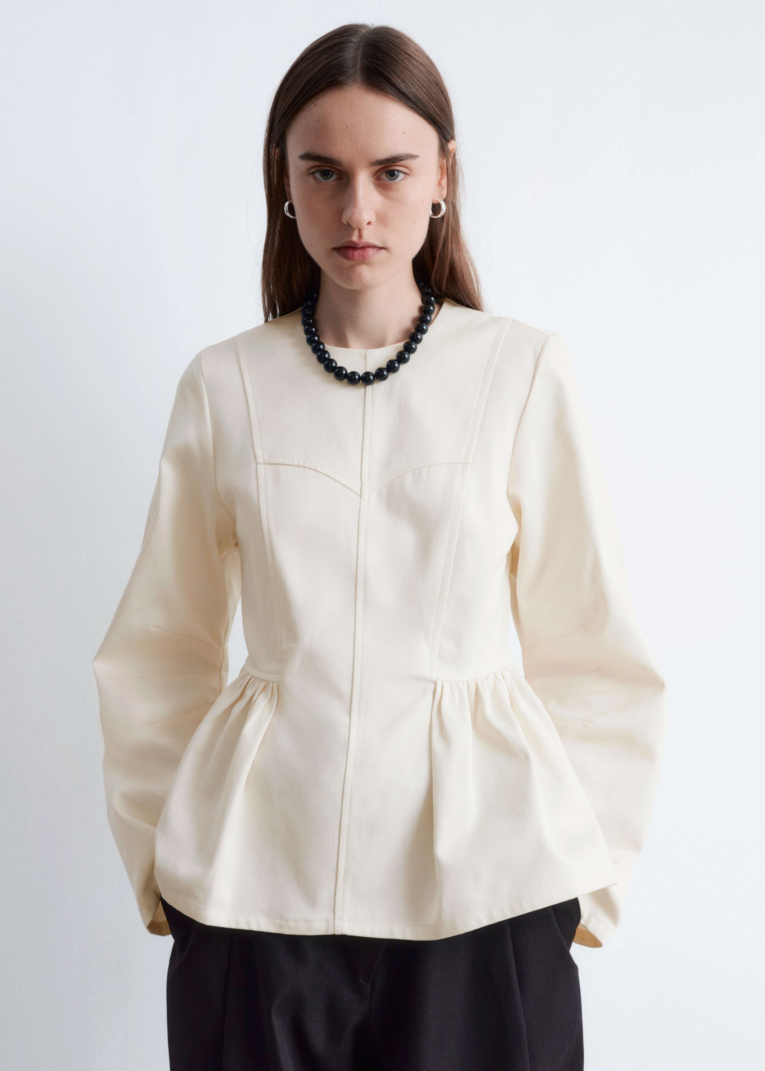 Peplum-top i bomuld - Flødefarvet/Sort