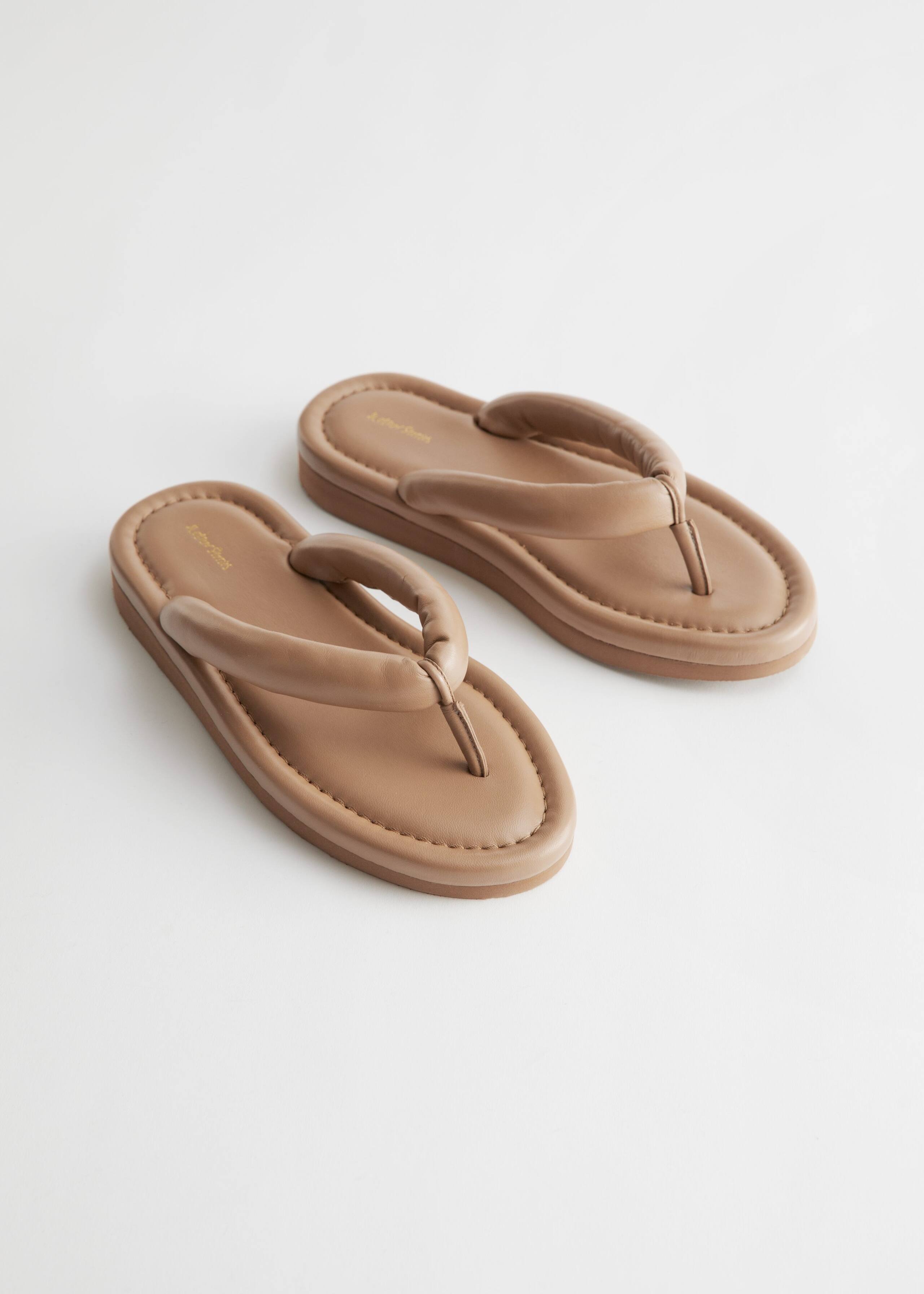 Padded Strap Leather Flip Flops - Beige - Bodegón