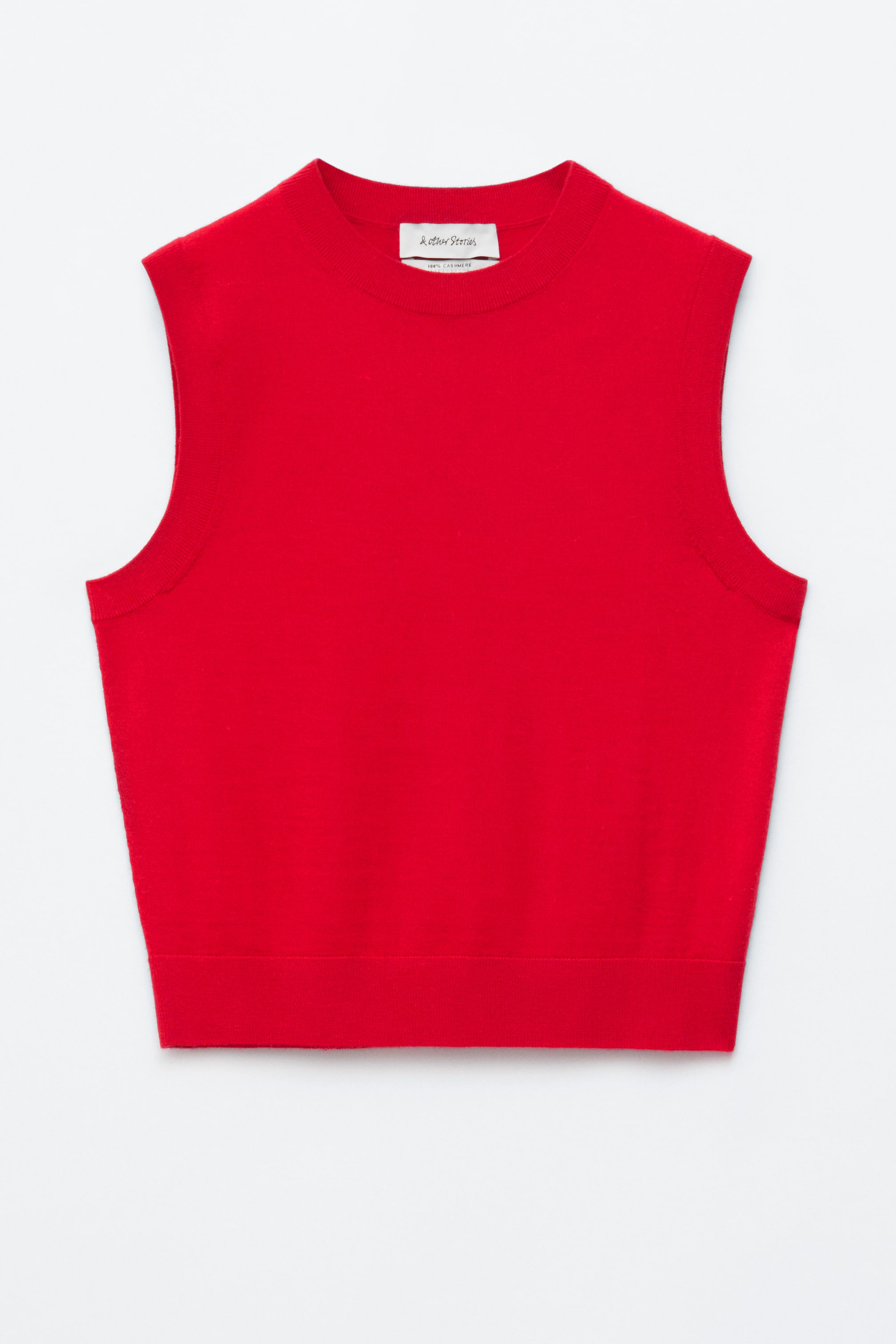 Zobacz większy obraz: "Czerwony sweter bez rękawów z kaszmiru prezentuje się z PRZODU, charakteryzując się delikatną fakturą dzianiny i prostą sylwetką. Został zaprojektowany z okrągłym dekoltem, bezrękawnymi otworami na ramiona oraz dolnym brzegiem, wszystkie wykończone ściągaczami."