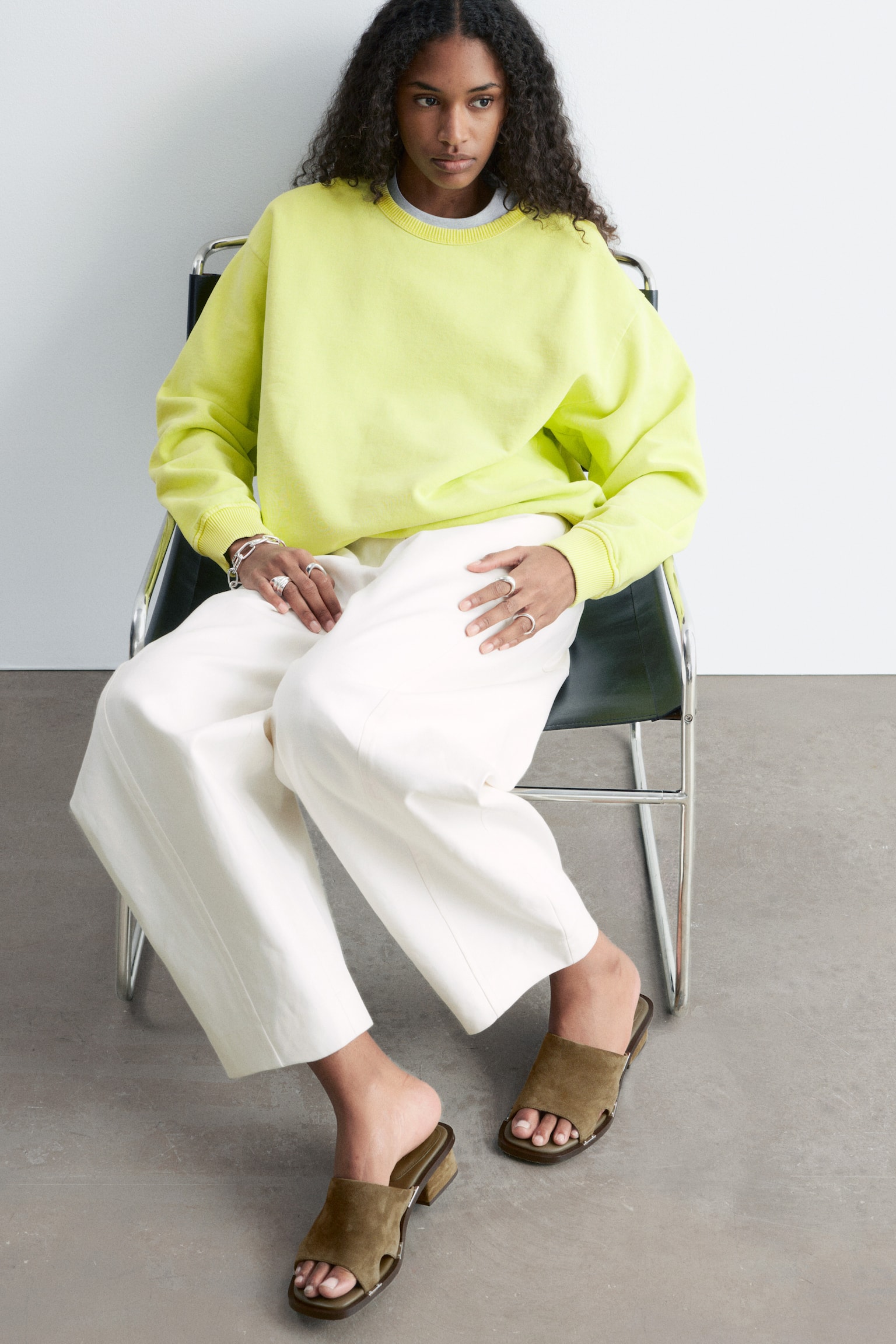 סנדלי עור עם עקב בלוק - ירוק - 1