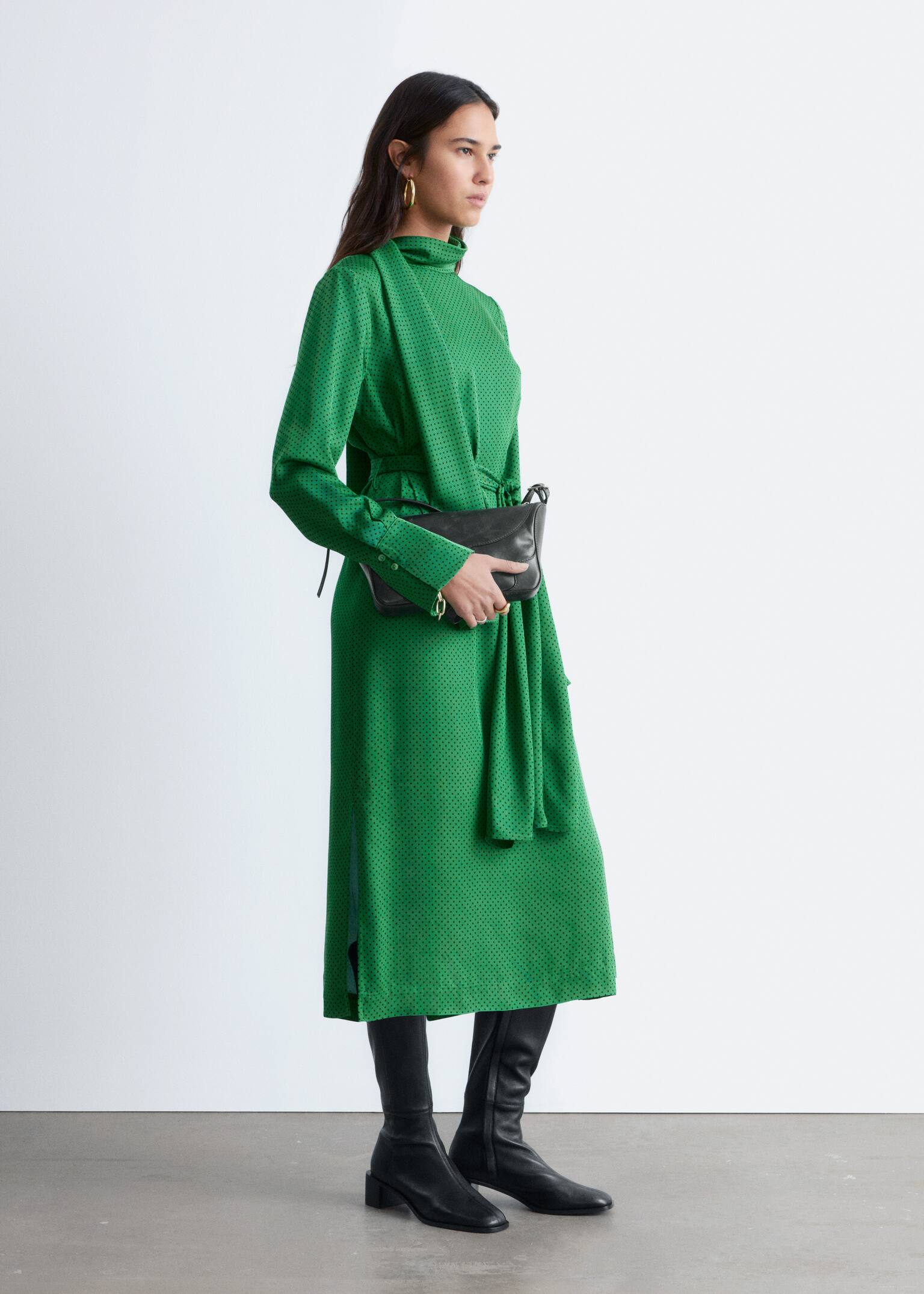 Midikjole med integreret tørklæde - Grøn/mikroprikker/Mørkebrun - 4