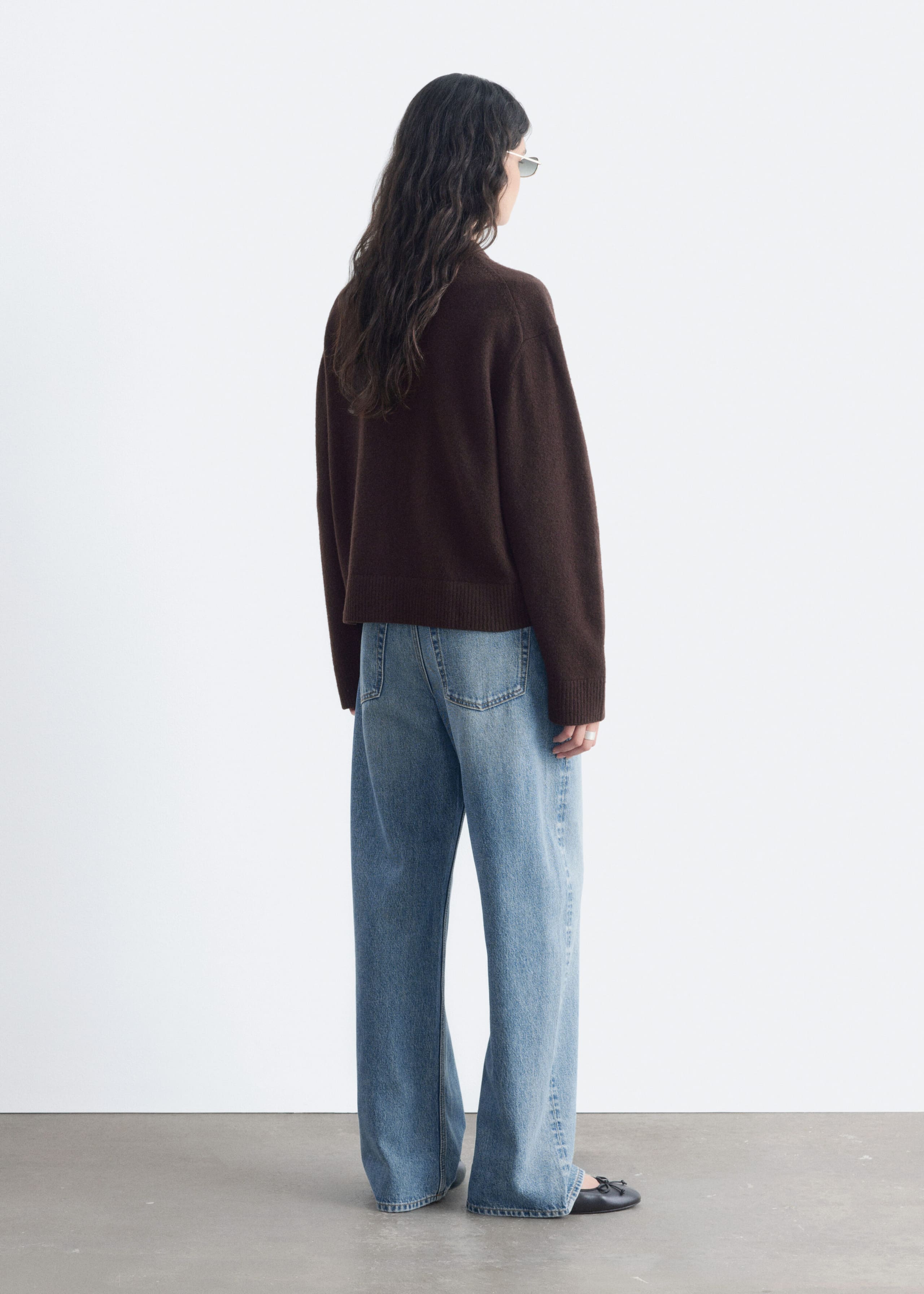 Kastenförmiger Strickpullover - Dunkelbraun - Lookbook