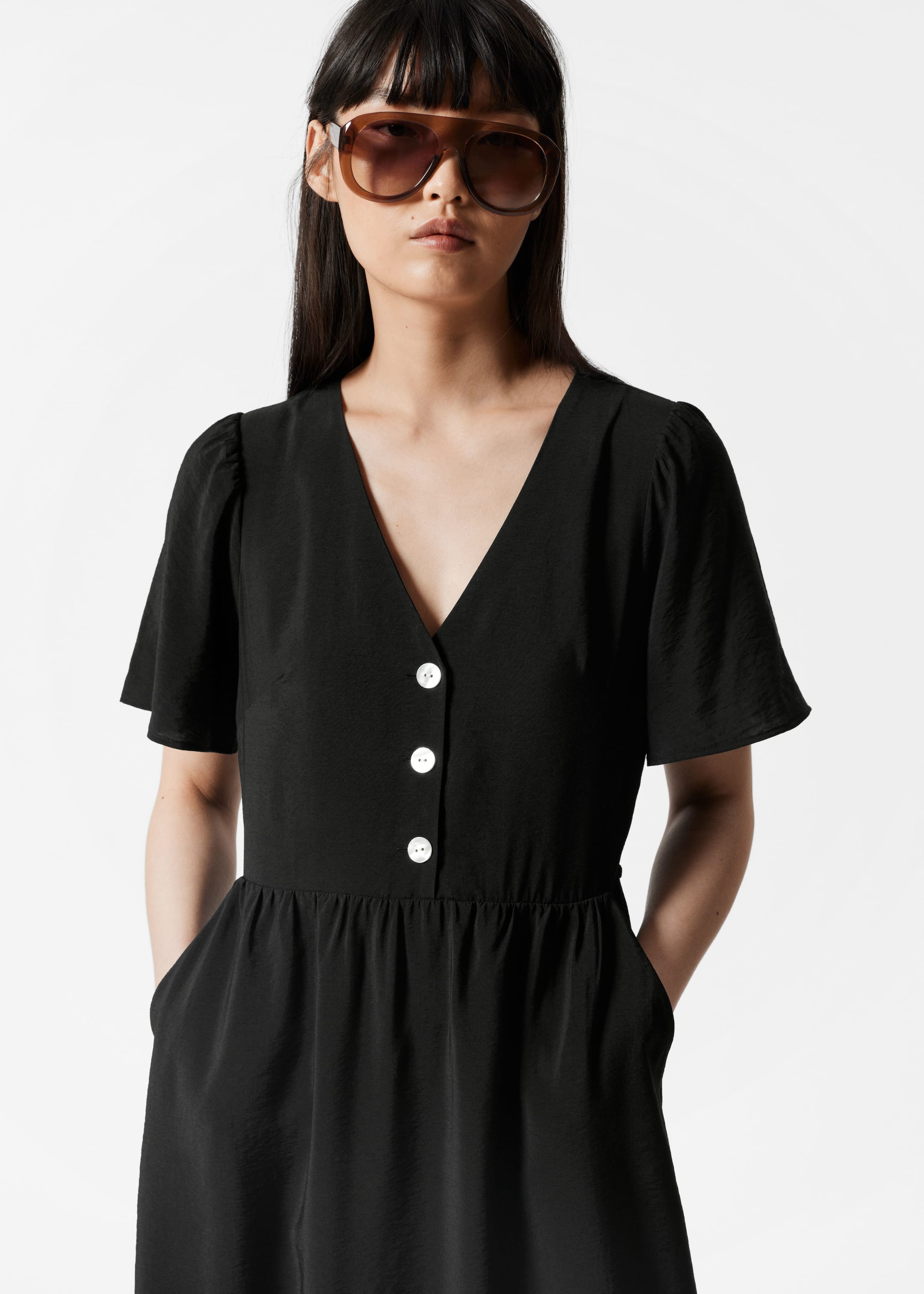 Zobrazit větší obrázek: Midi šaty s výstřihem do V - Černá - ŽENY | H&M CZ 2