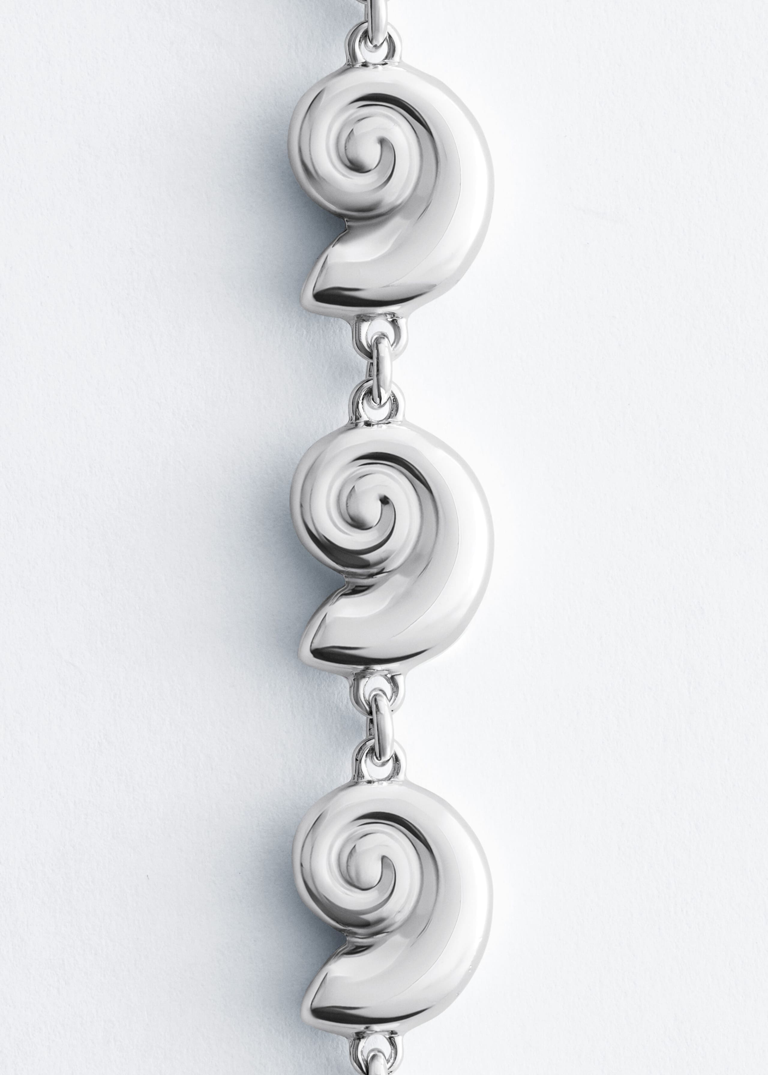 Shell Pendant Bracelet - {{variantName}} - Descriptive Detail