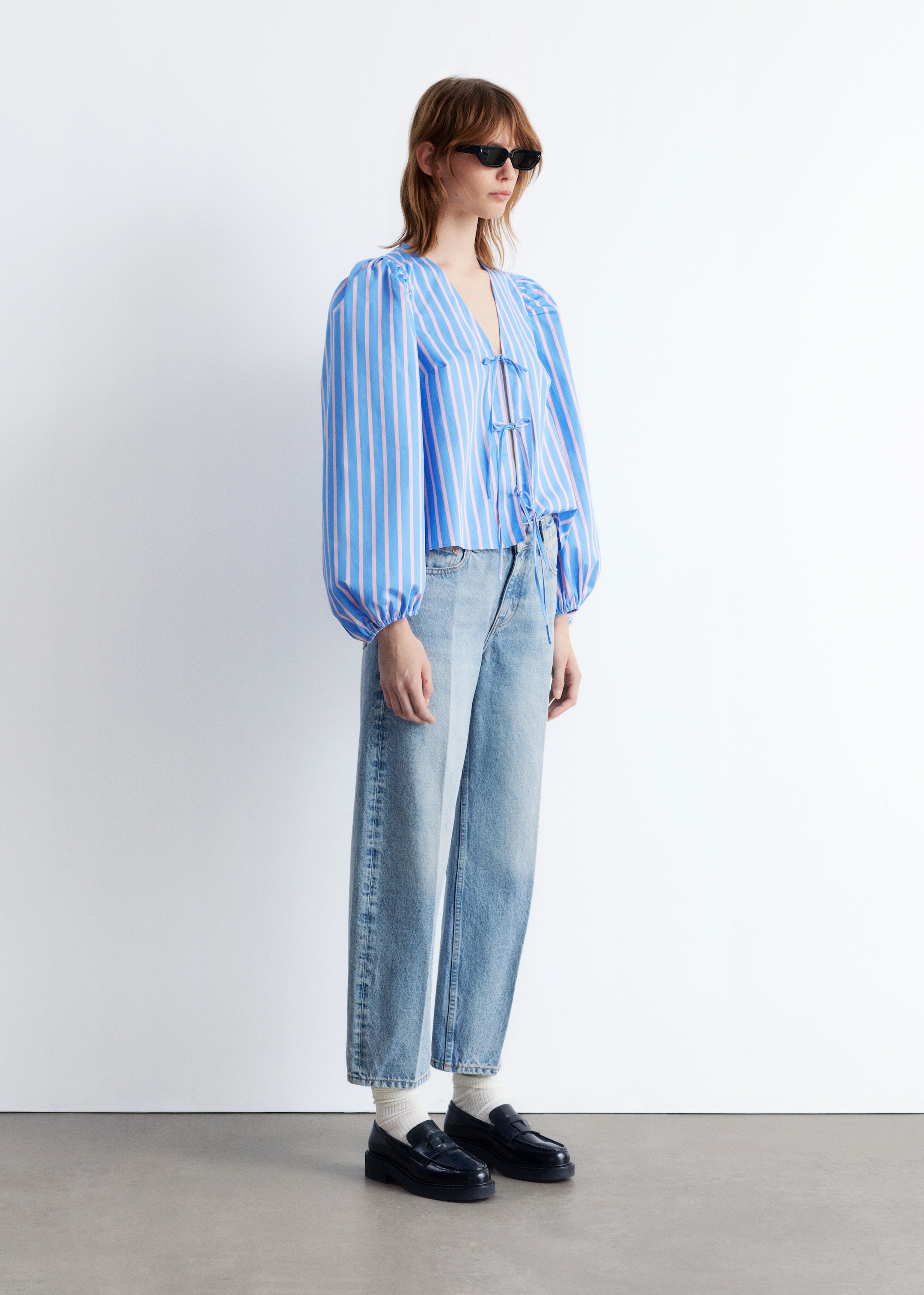 Vis større bilde: Bluse med knyting foran - Blå/rosa striper - DAME | H&M NO 5