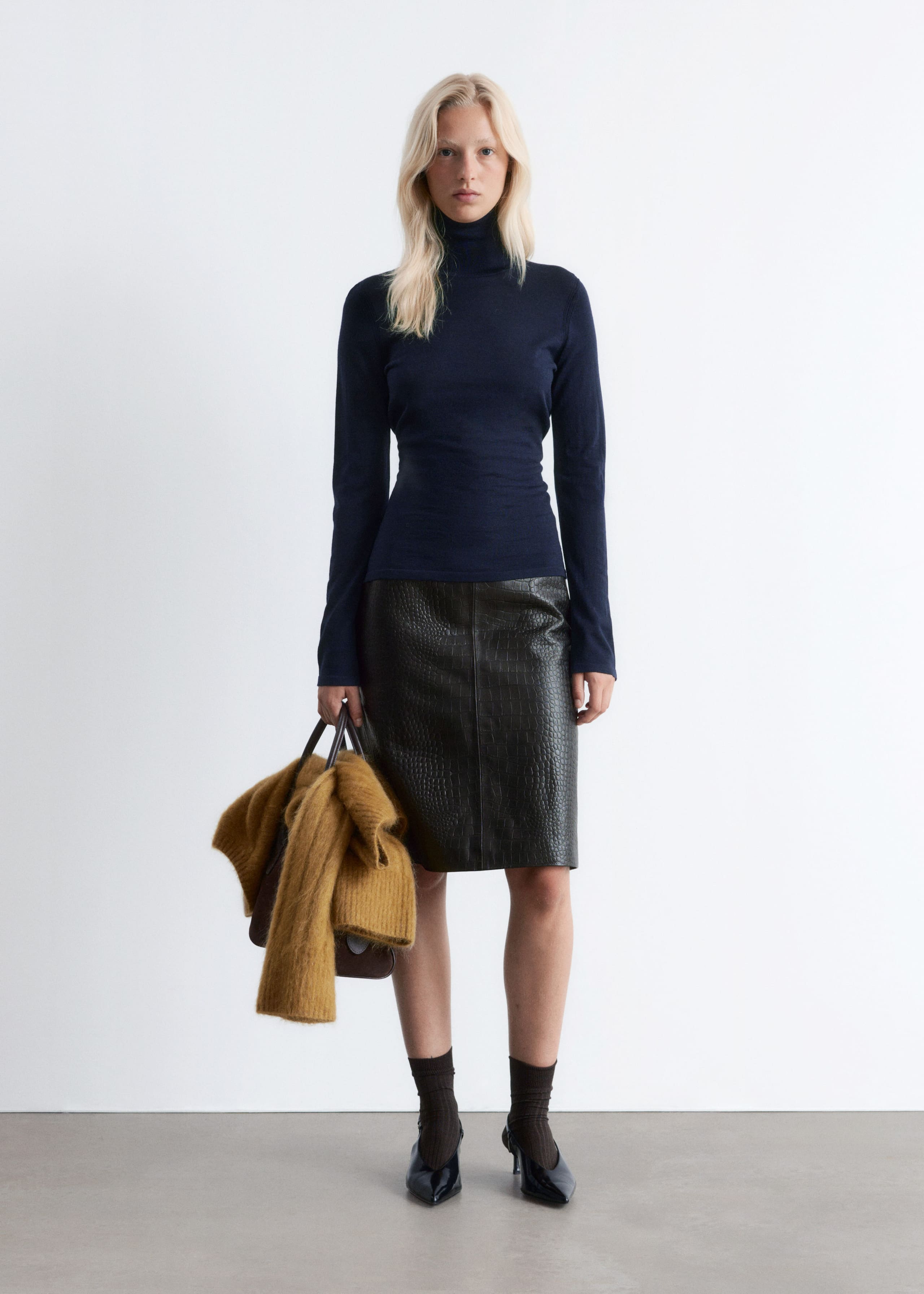 Image of Rollkragenpullover aus fein gestrickter Wolle