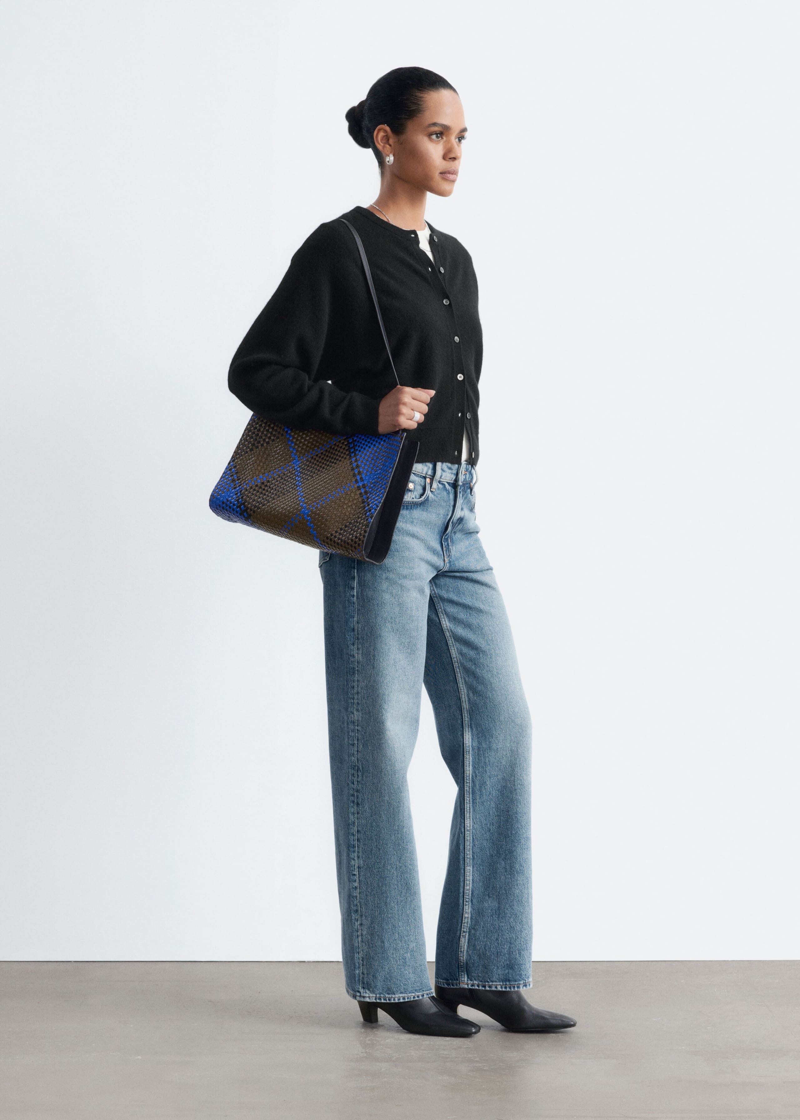 Cashmere Cardigan - Black - Lookbook