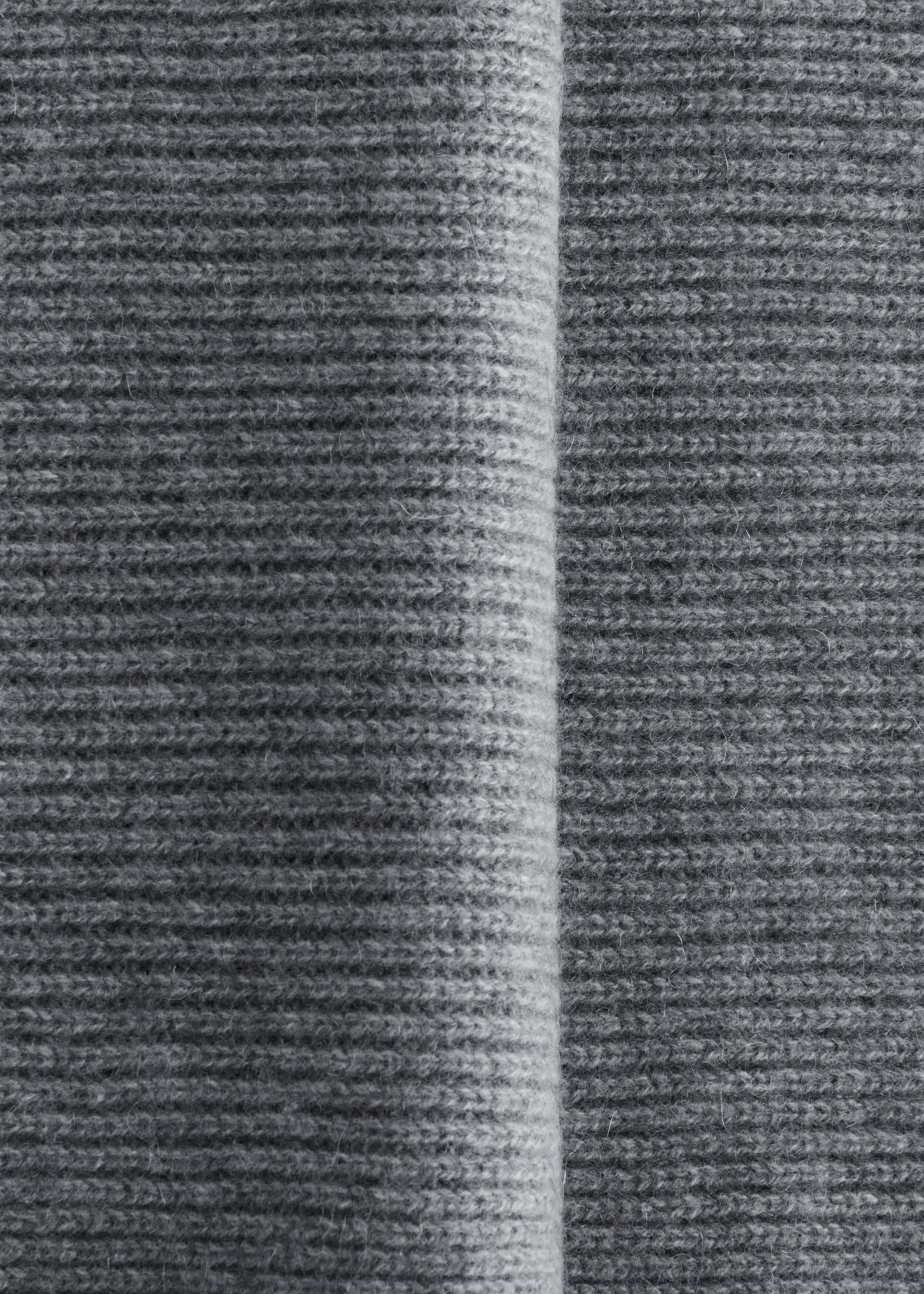 Cashmere Knit Scarf - {{variantName}} - Descriptive Detail