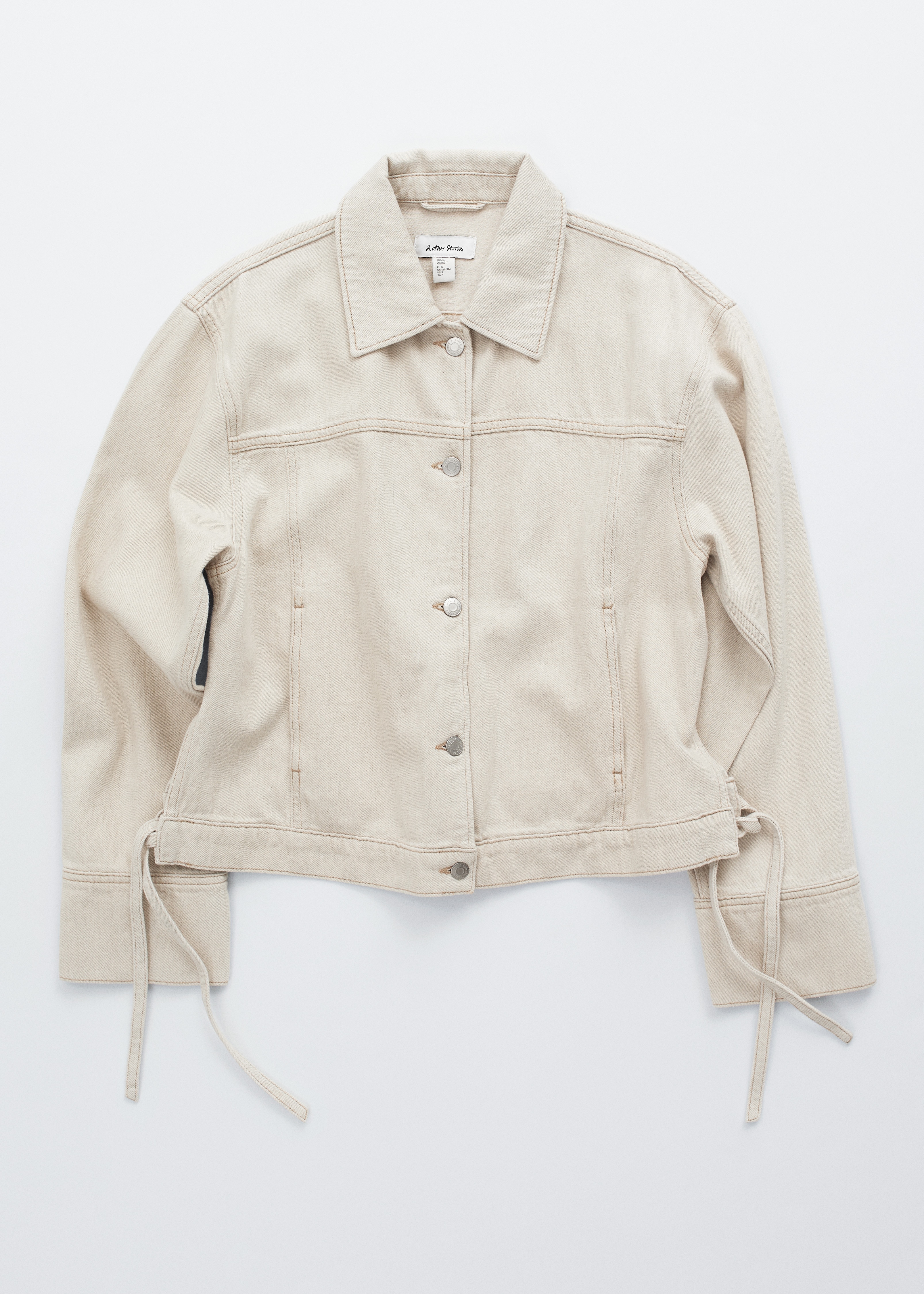 Chaqueta vaquera recortada con cierre de lazos - Beige
