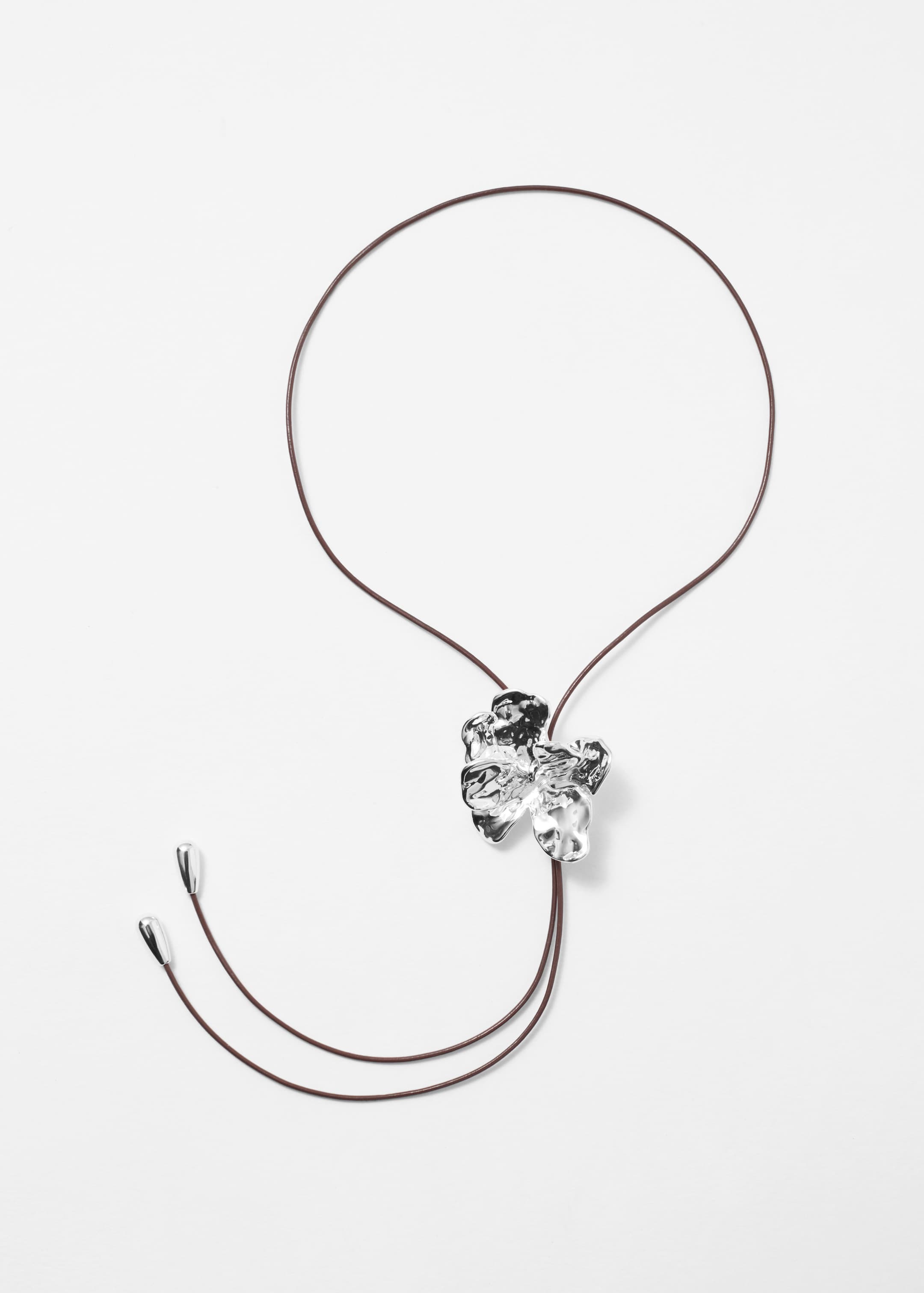 Visa större bild: Knythalsband med blomma - Silver/Svart - DAM | H&M SE 2