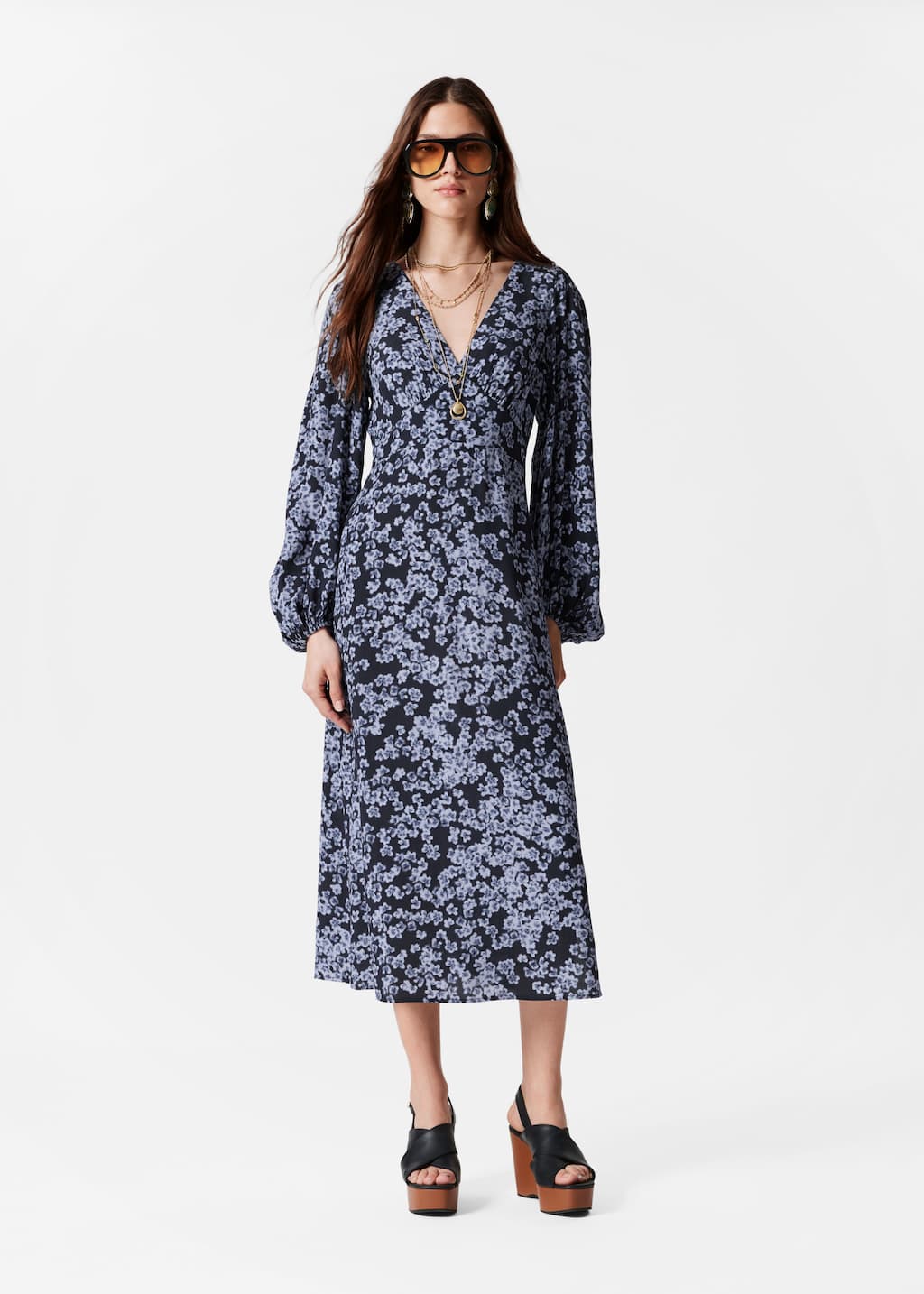 Robe midi à col en V - Motif fleuri bleu - Lookbook