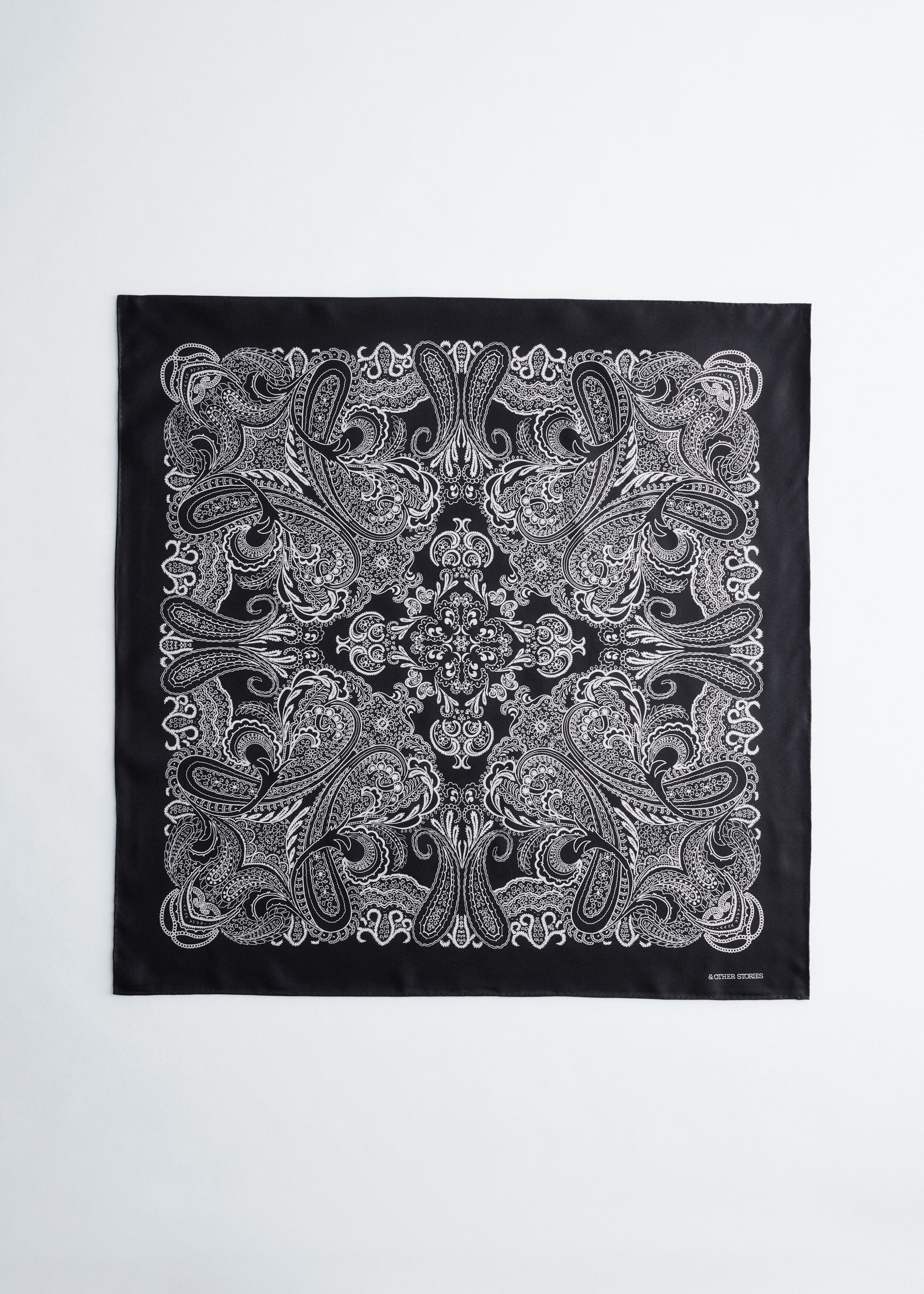 Image of Seidentuch mit Paisley-Muster