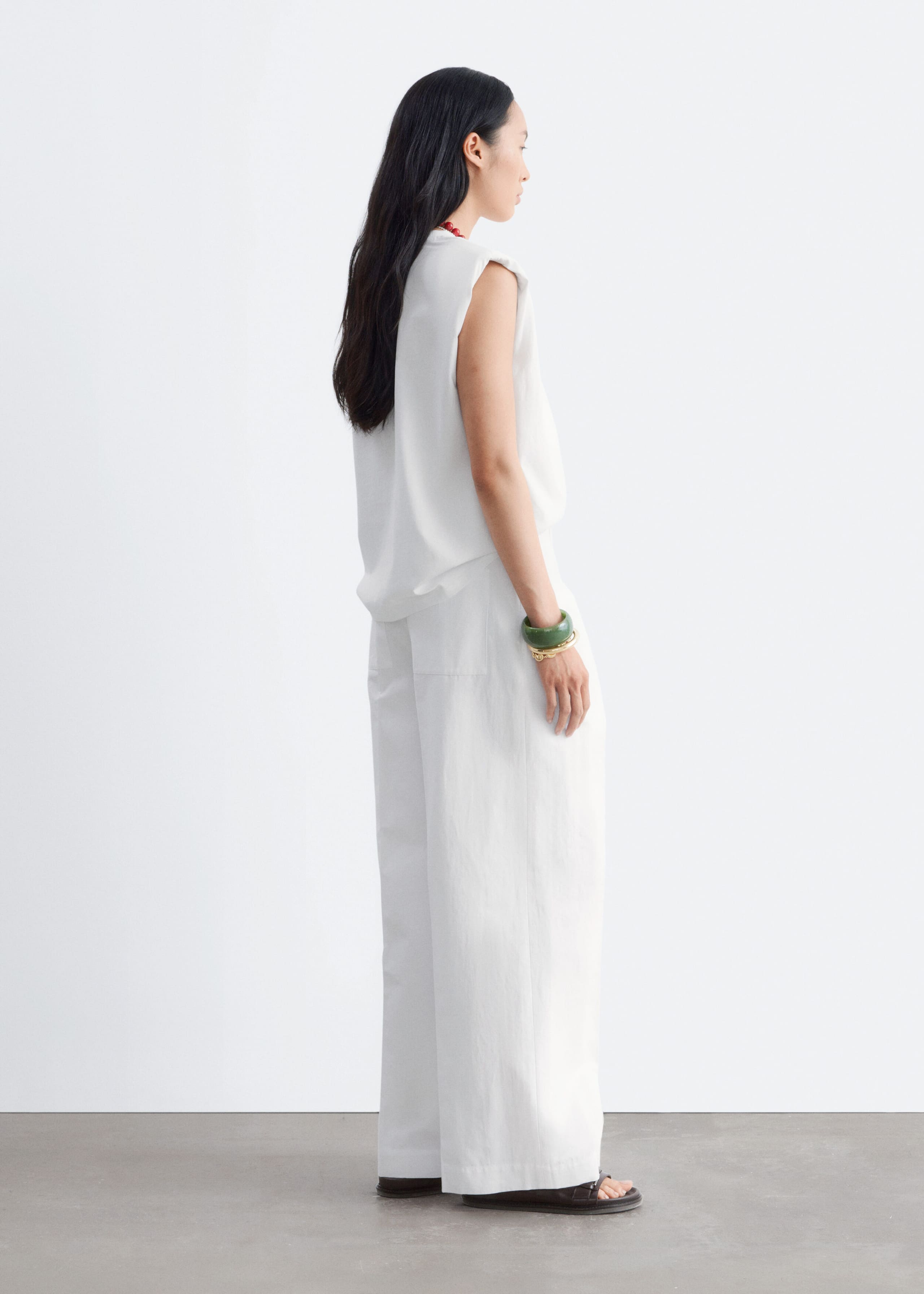 Sleeveless Top - White - Lookbook