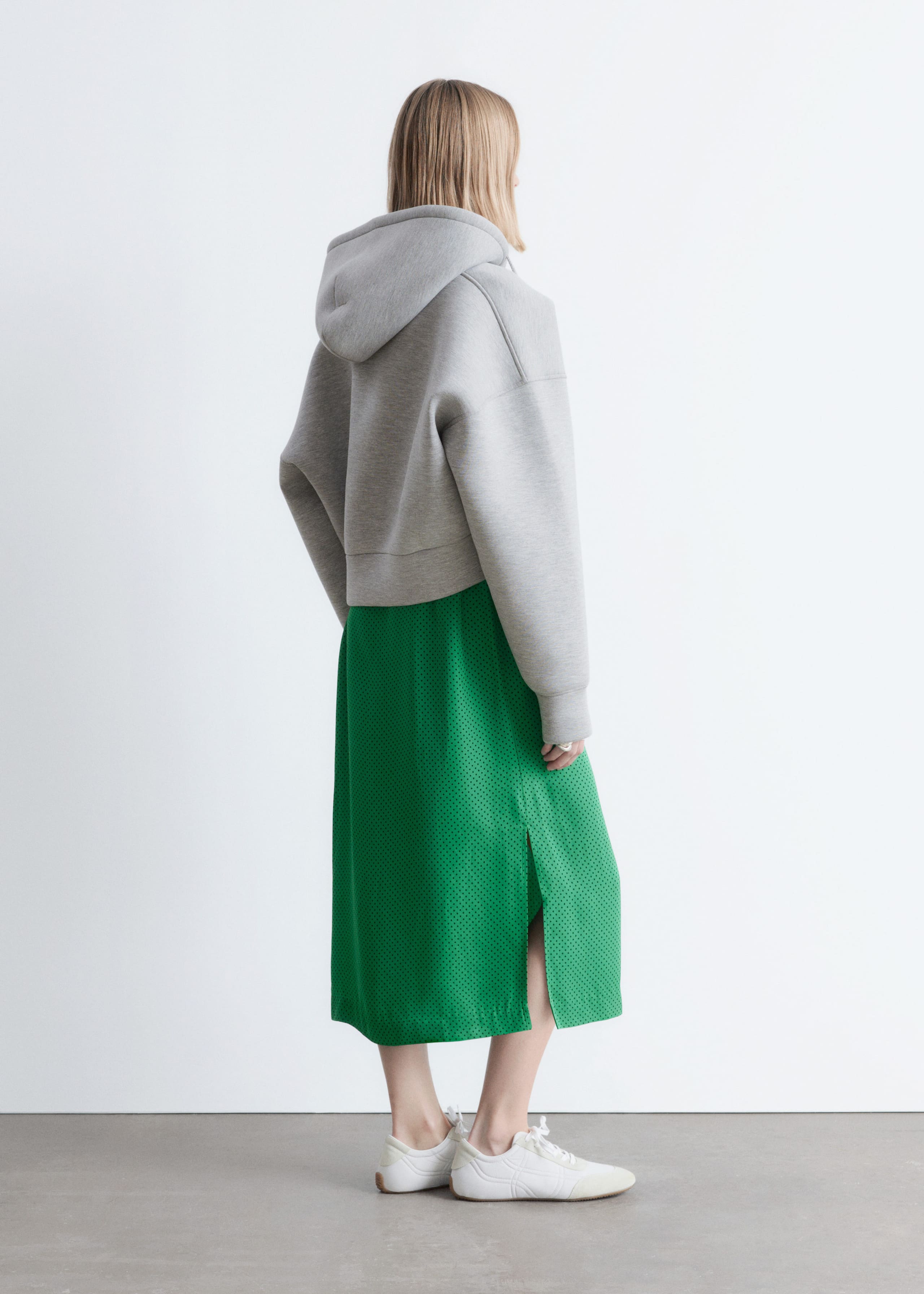 Image of Felpa cropped in scuba con cappuccio e zip