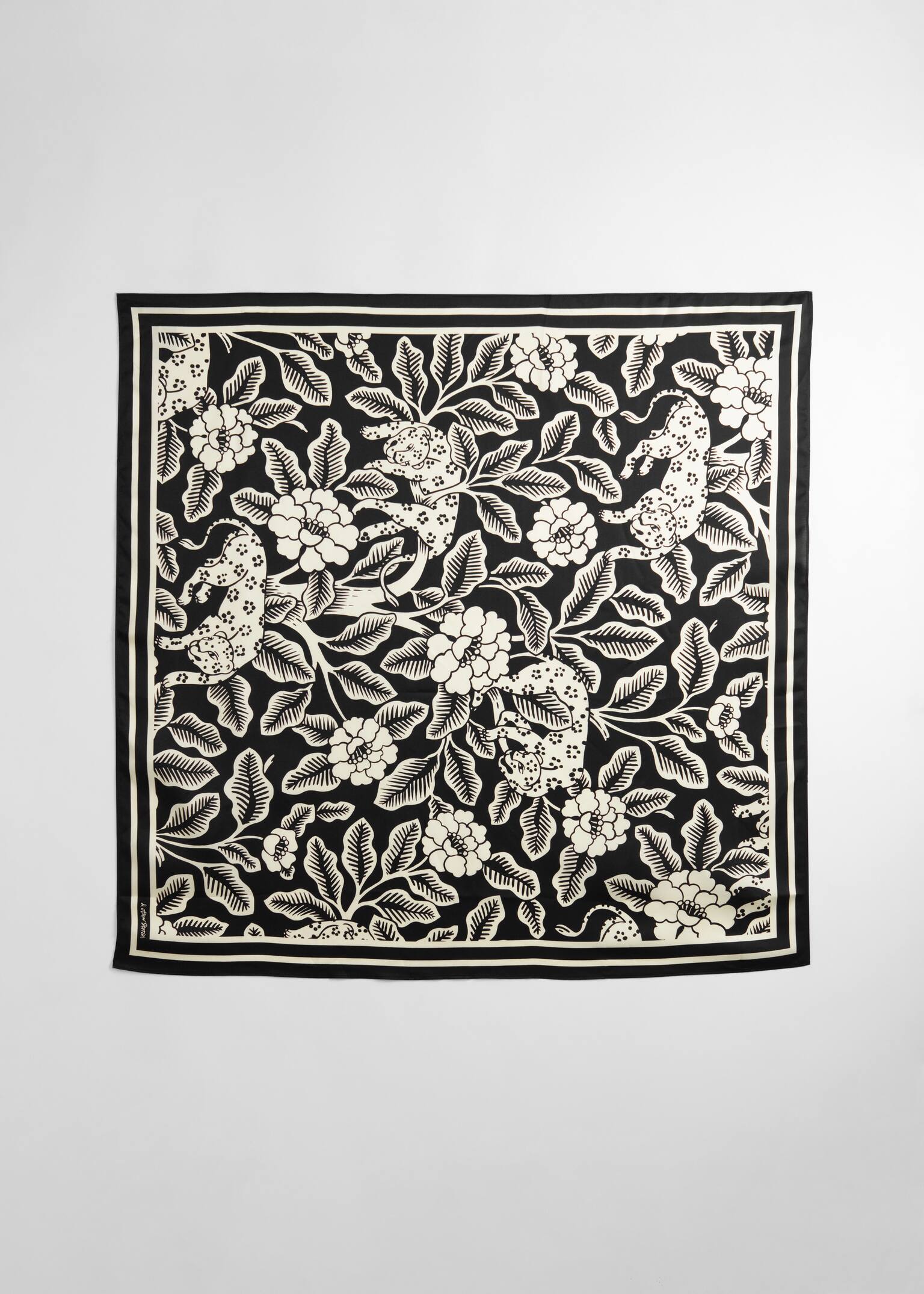 Kwadratowa apaszka w panterkę - Czarny