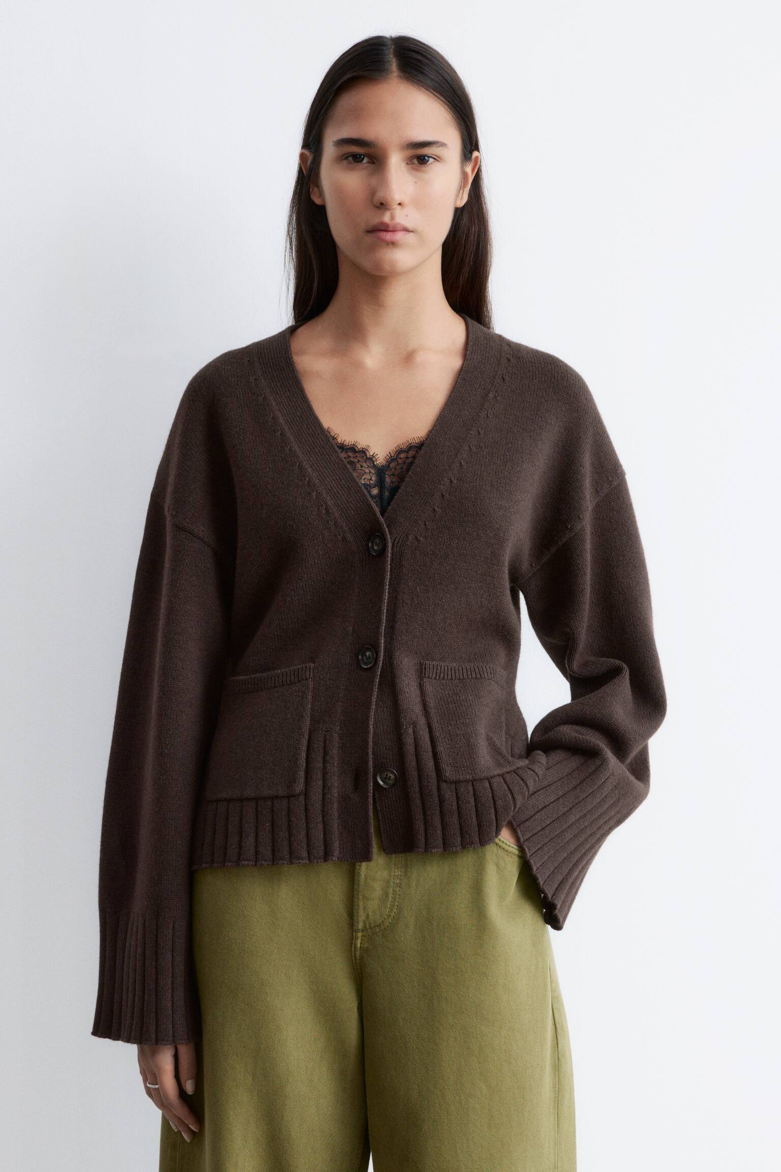 Vyötäröä korostava neuletakki - Tummanruskea/Beige/Tummanharmaa - 1