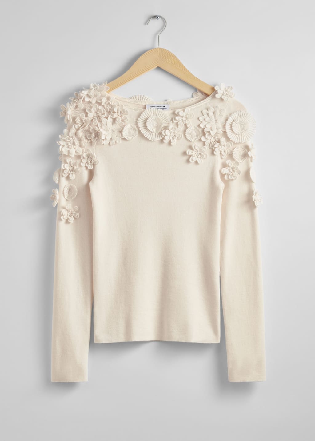 Haut en laine à motifs floraux appliqués