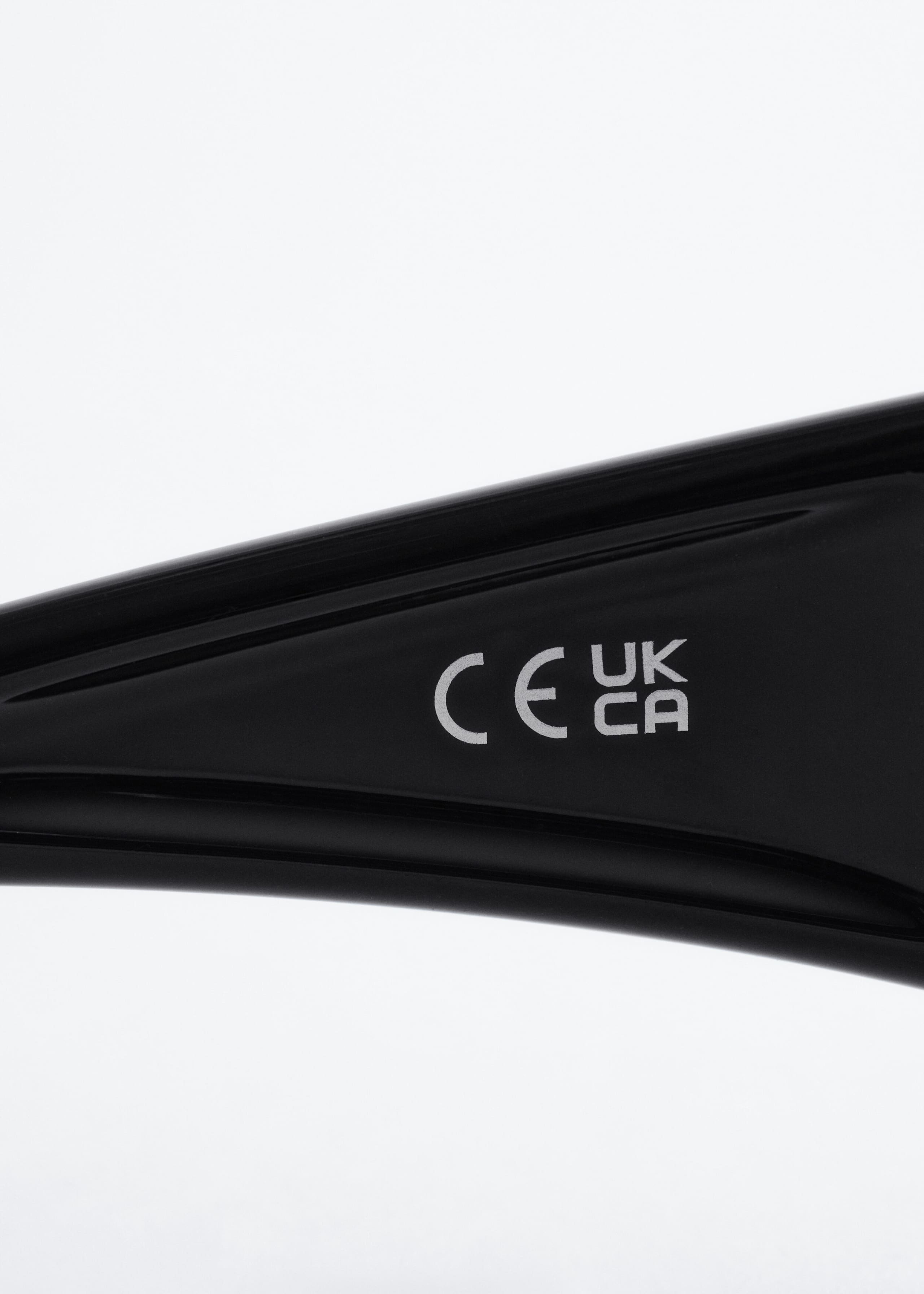 Bold Oval Frame Sunglasses - Transparent - Still Life