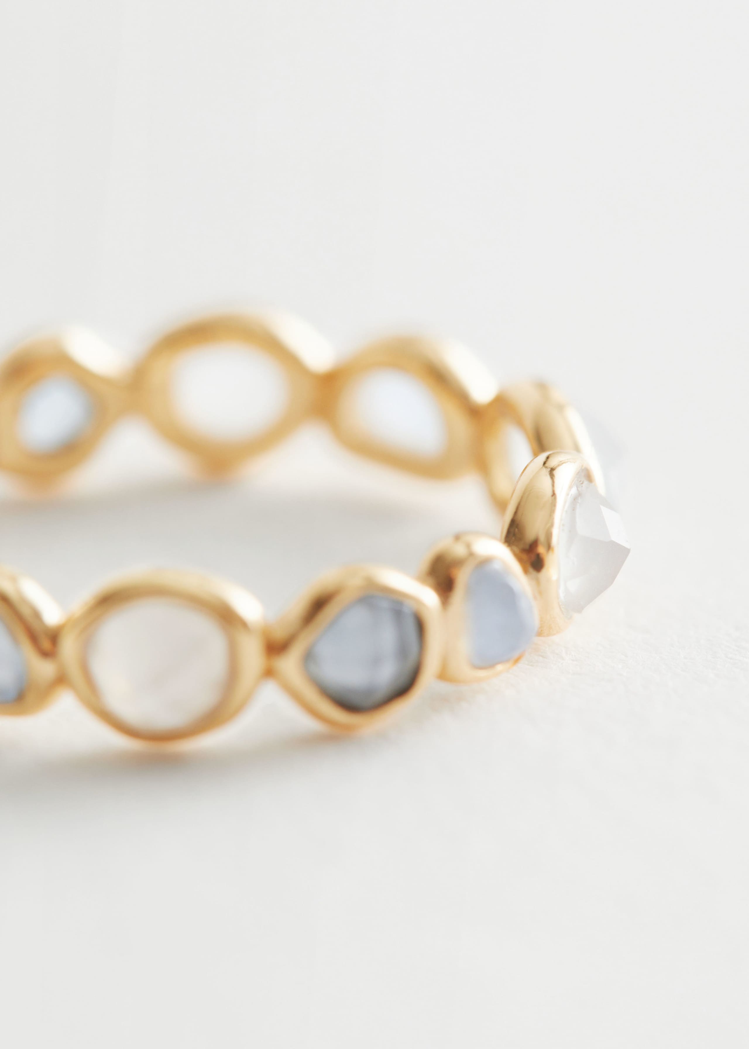 Ring mit organischen Glassteinen - {{variantName}} - Beschreibendes Detail