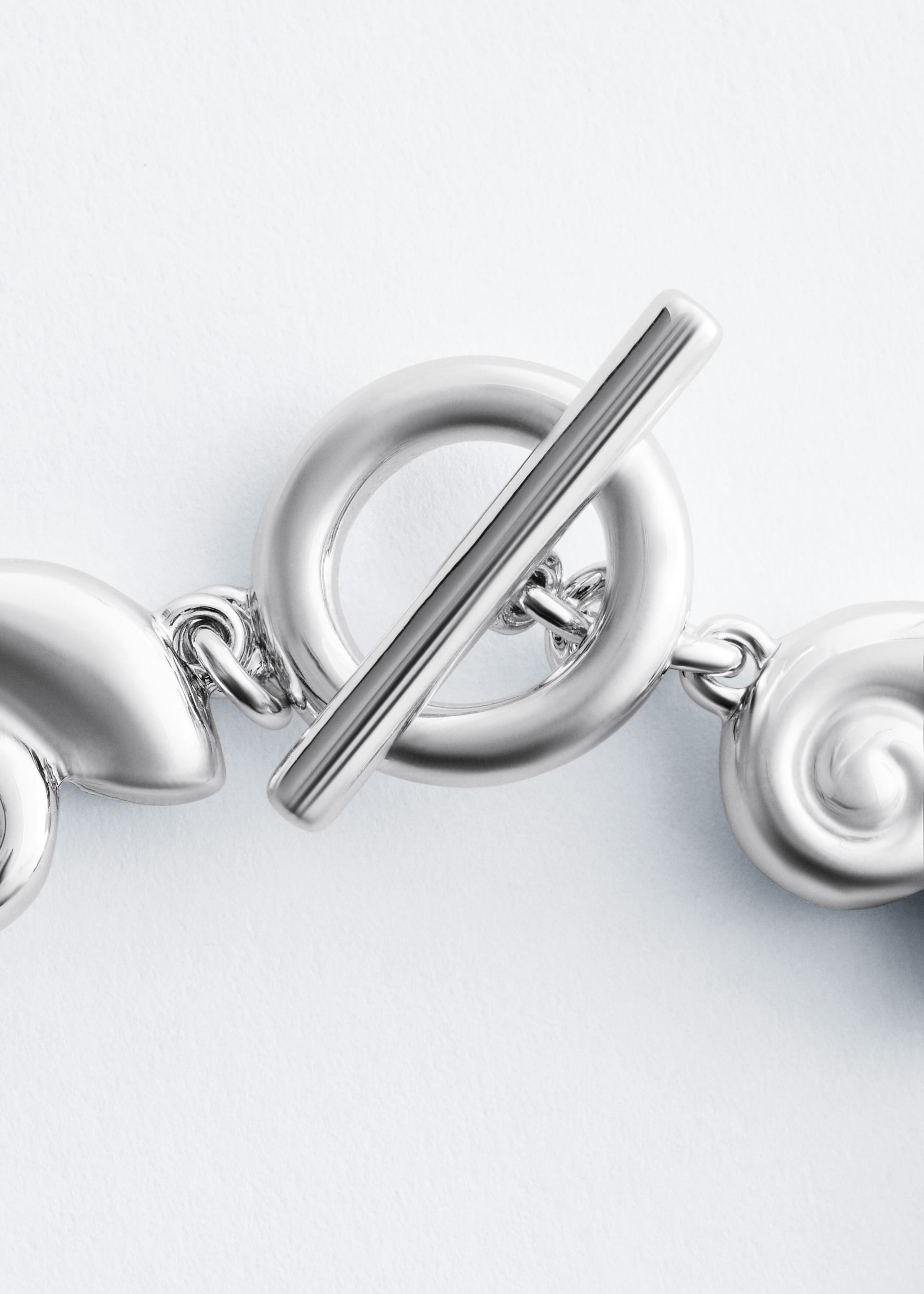 Shell Pendant Bracelet - {{variantName}} - Descriptive Detail