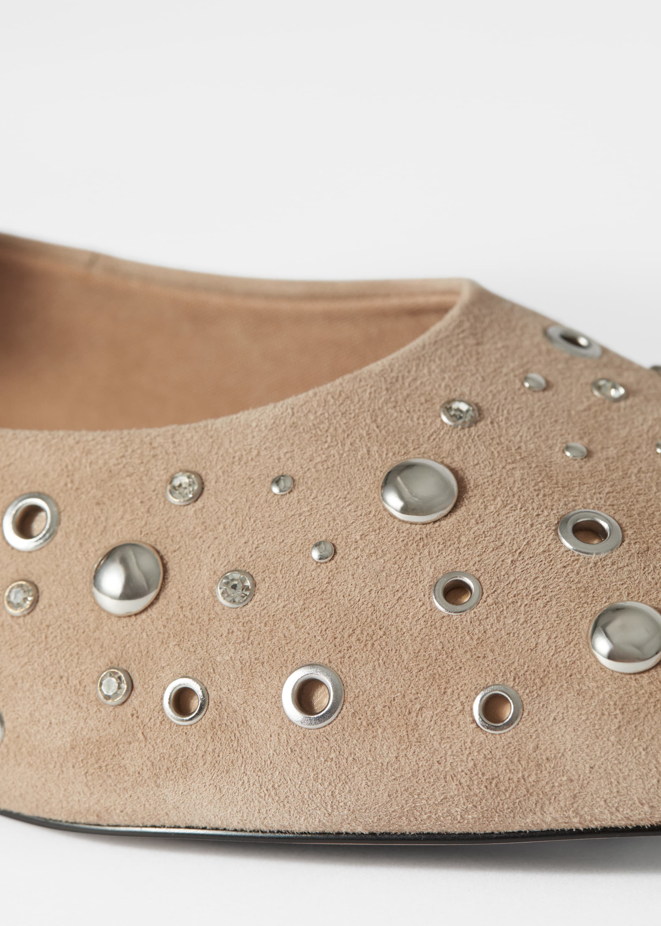 Visa större bild: Ballerinaskor med nitar - Beige mocka - DAM | H&M SE 4
