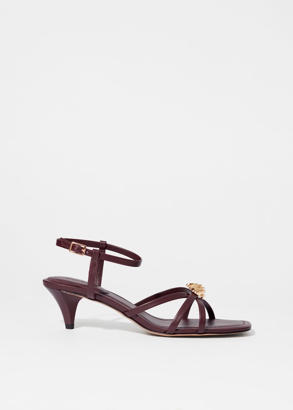Sandales en cuir à talons avec ornements