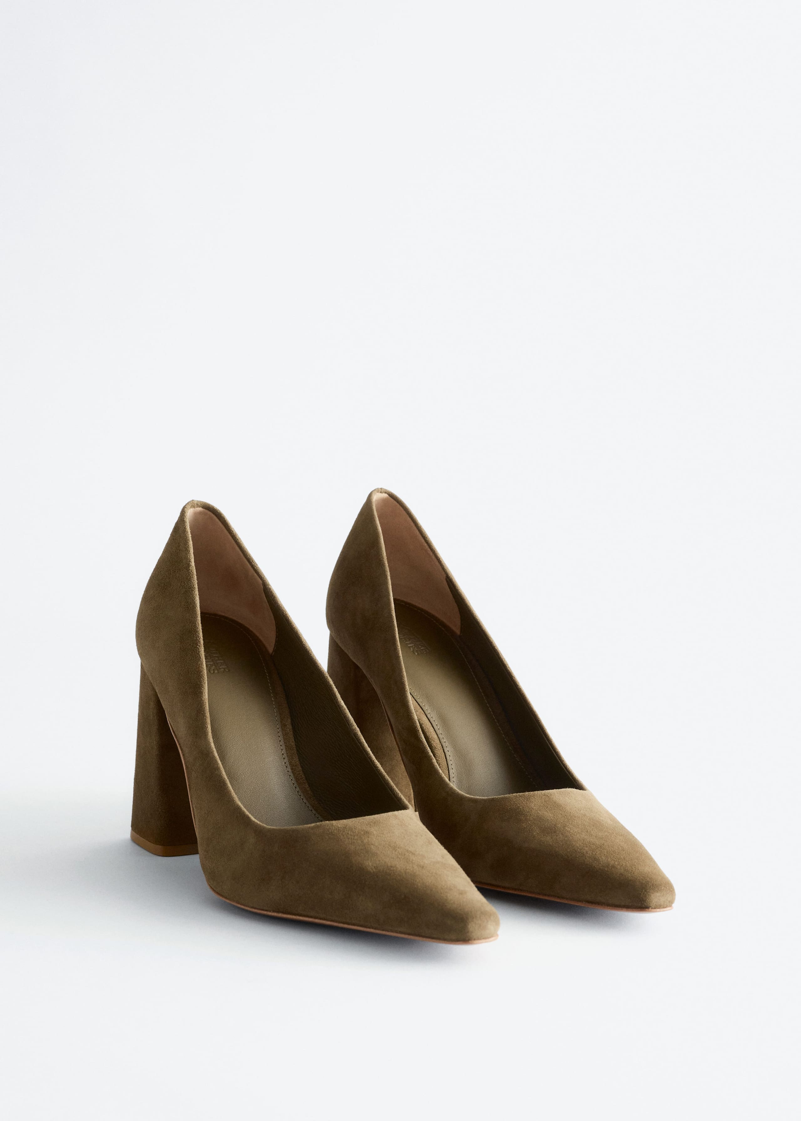 Image of Décolleté in pelle scamosciata con tacco a blocco