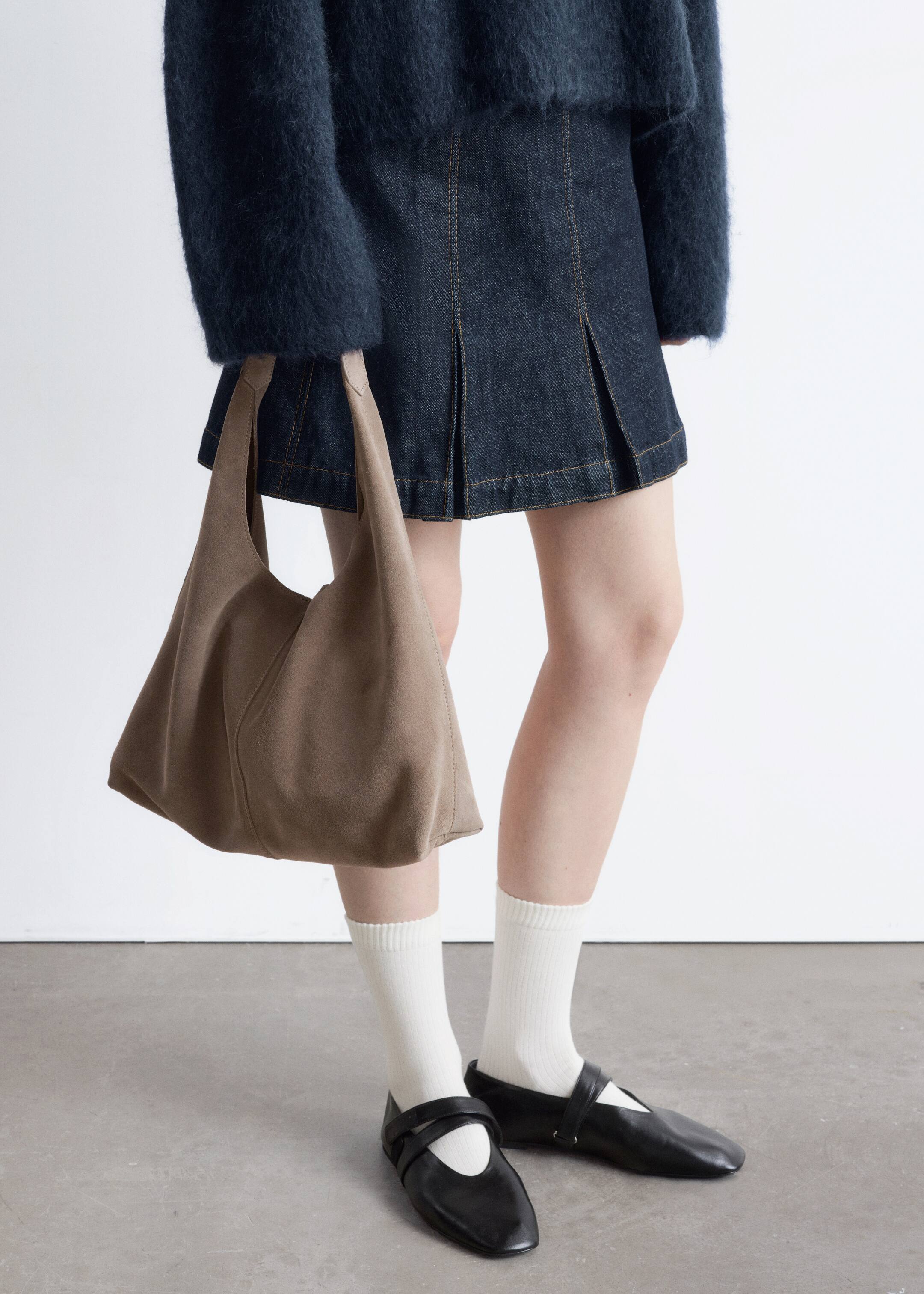 Se større billede: Klassisk totebag i ruskind - Beige - DAME | H&M DK 2