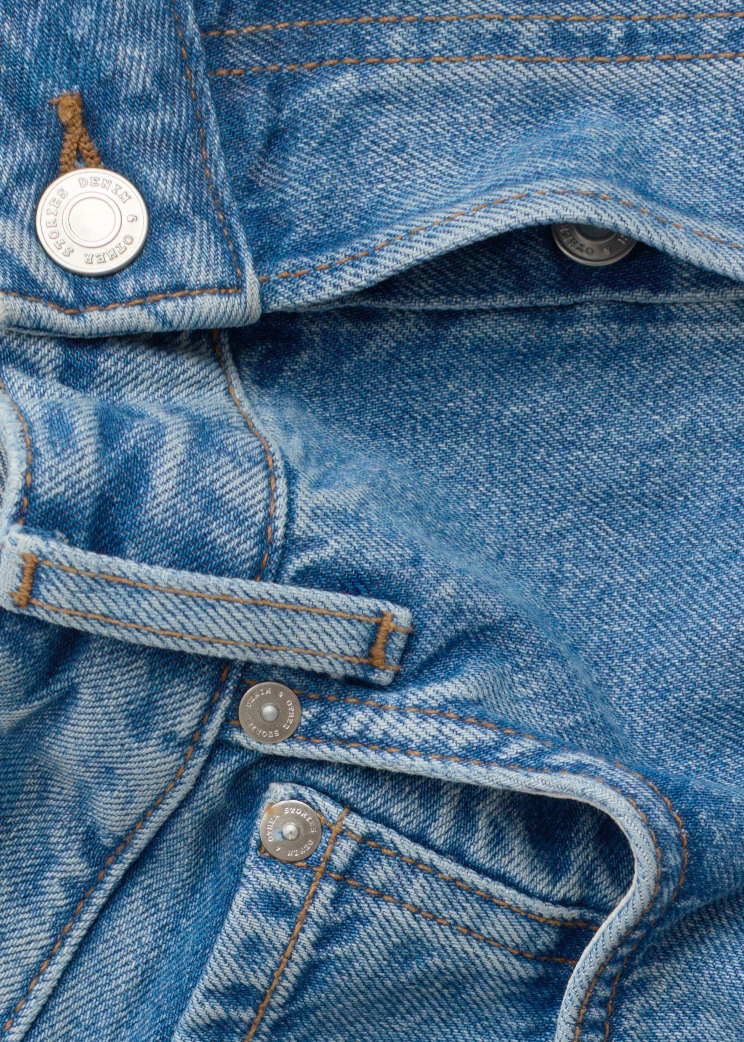 Barrel-Leg Jeans - {{variantName}} - Descriptive Detail
