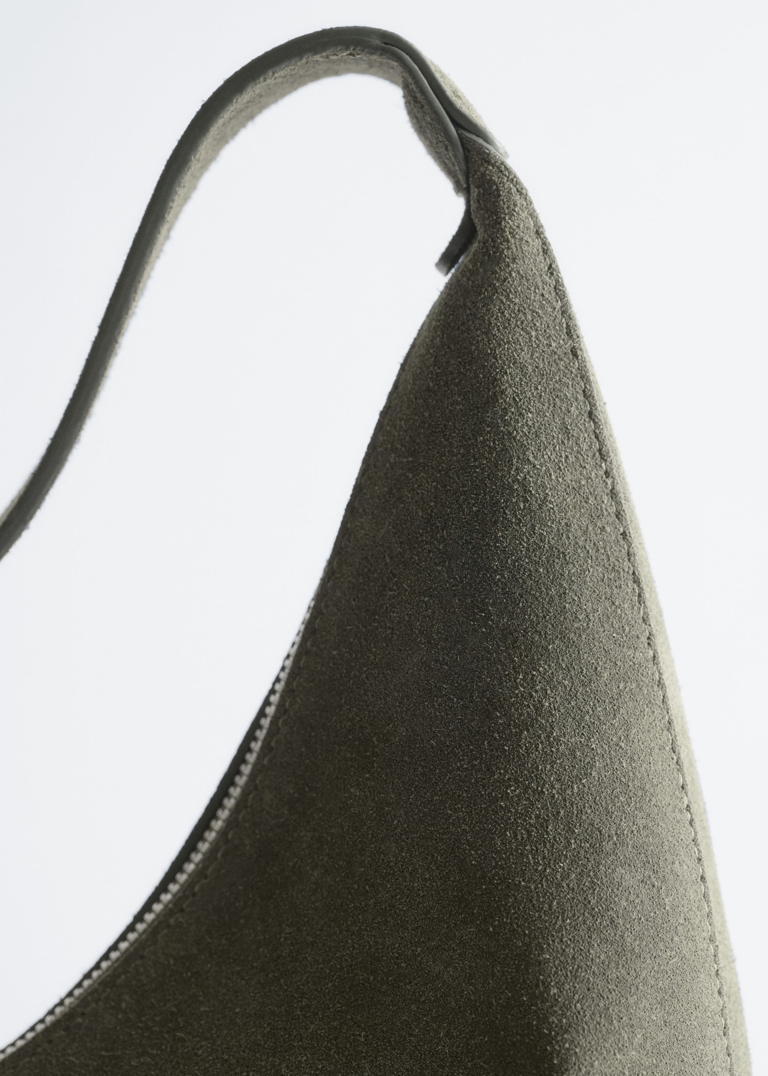 Image of Axelremsväska i mocka